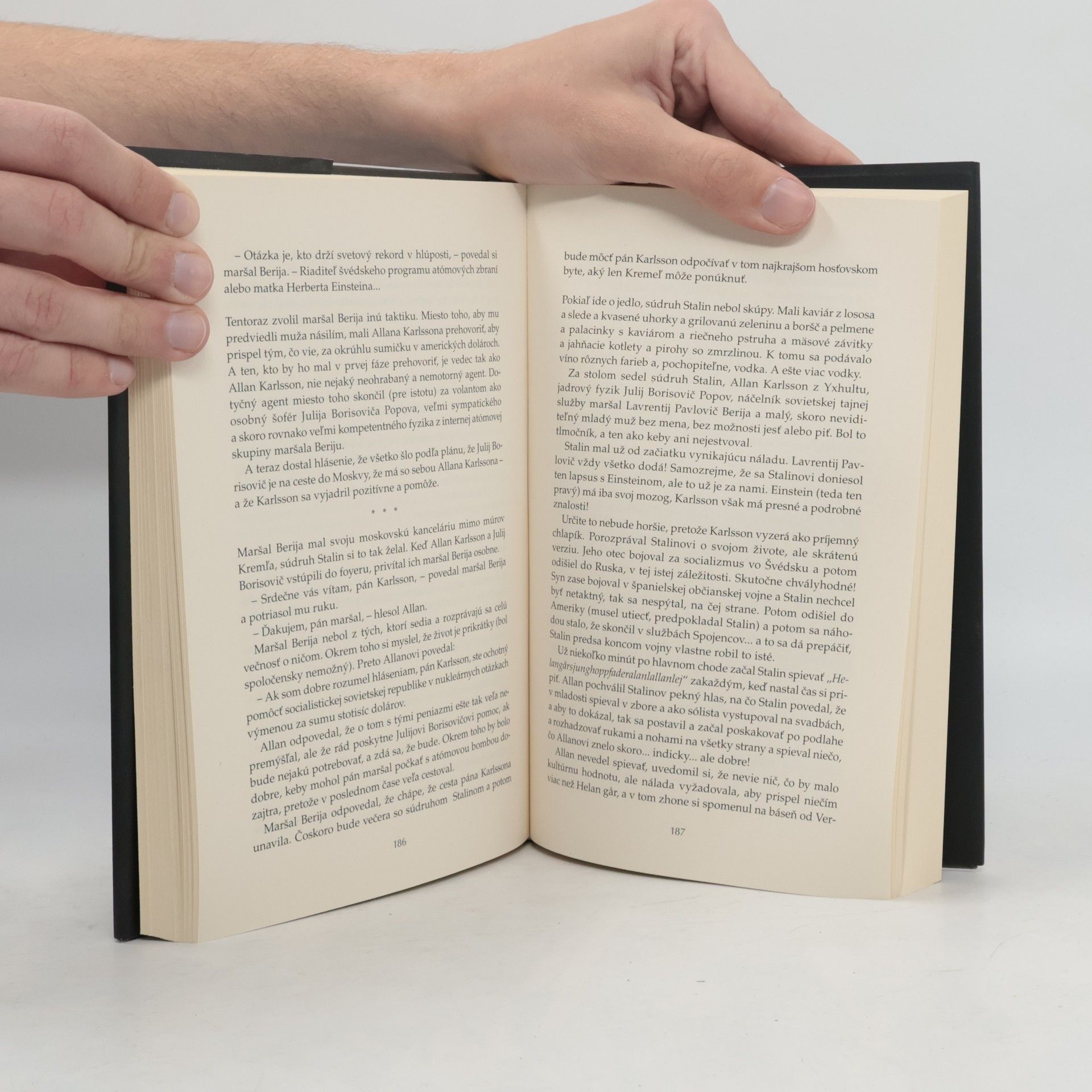 Jonas Jonasson Storočný starček, ktorý vyliezol z okna a zmizol