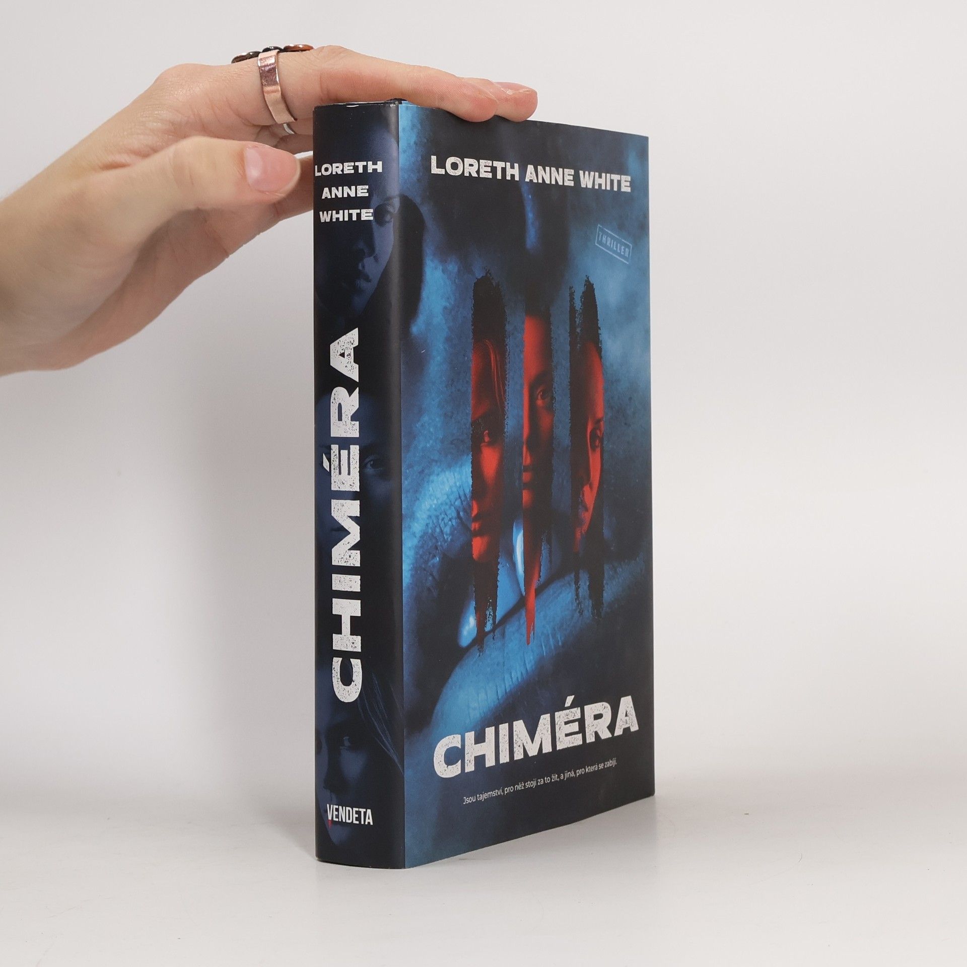 Loreth Anne White Chiméra