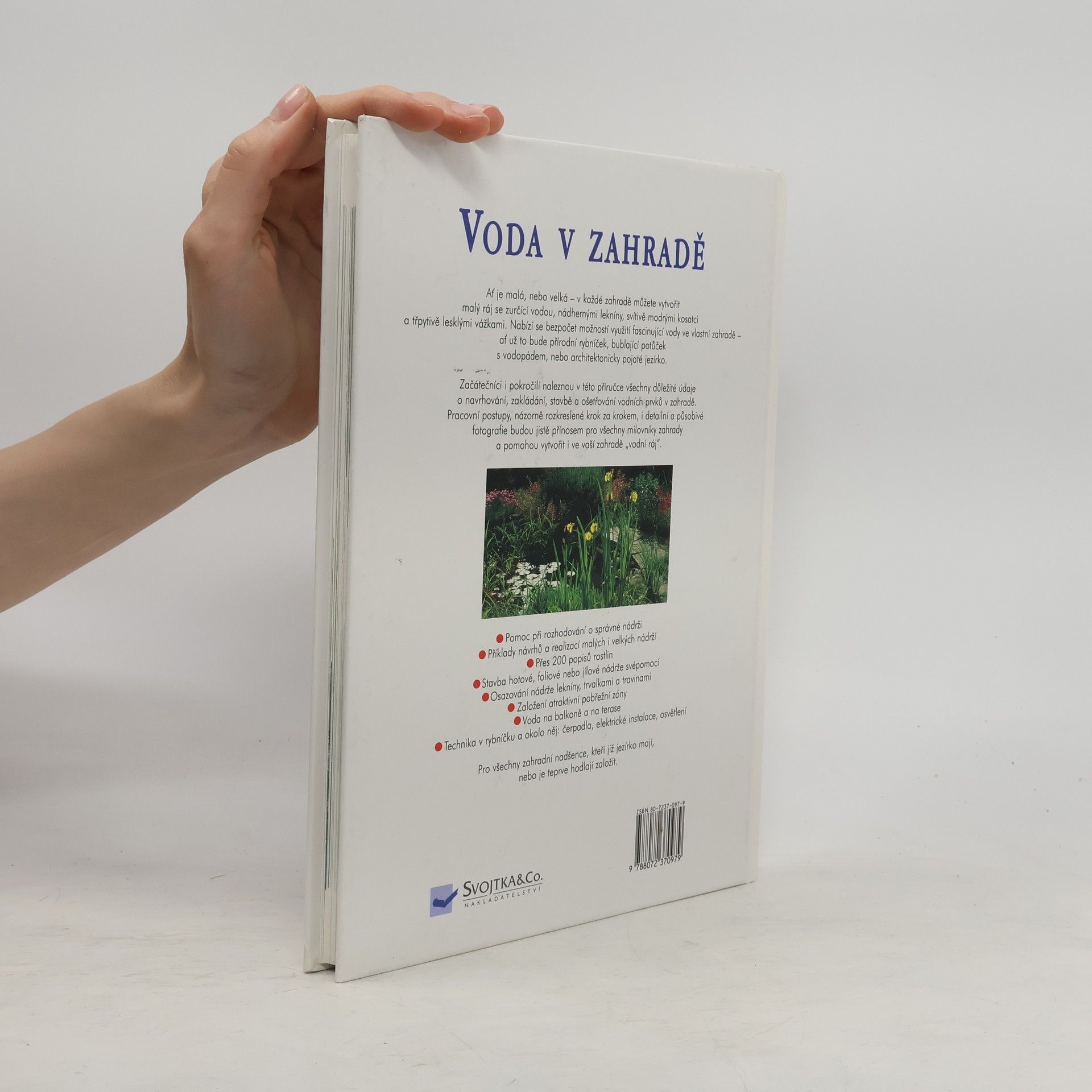Helberg Thomas Voda v zahradě