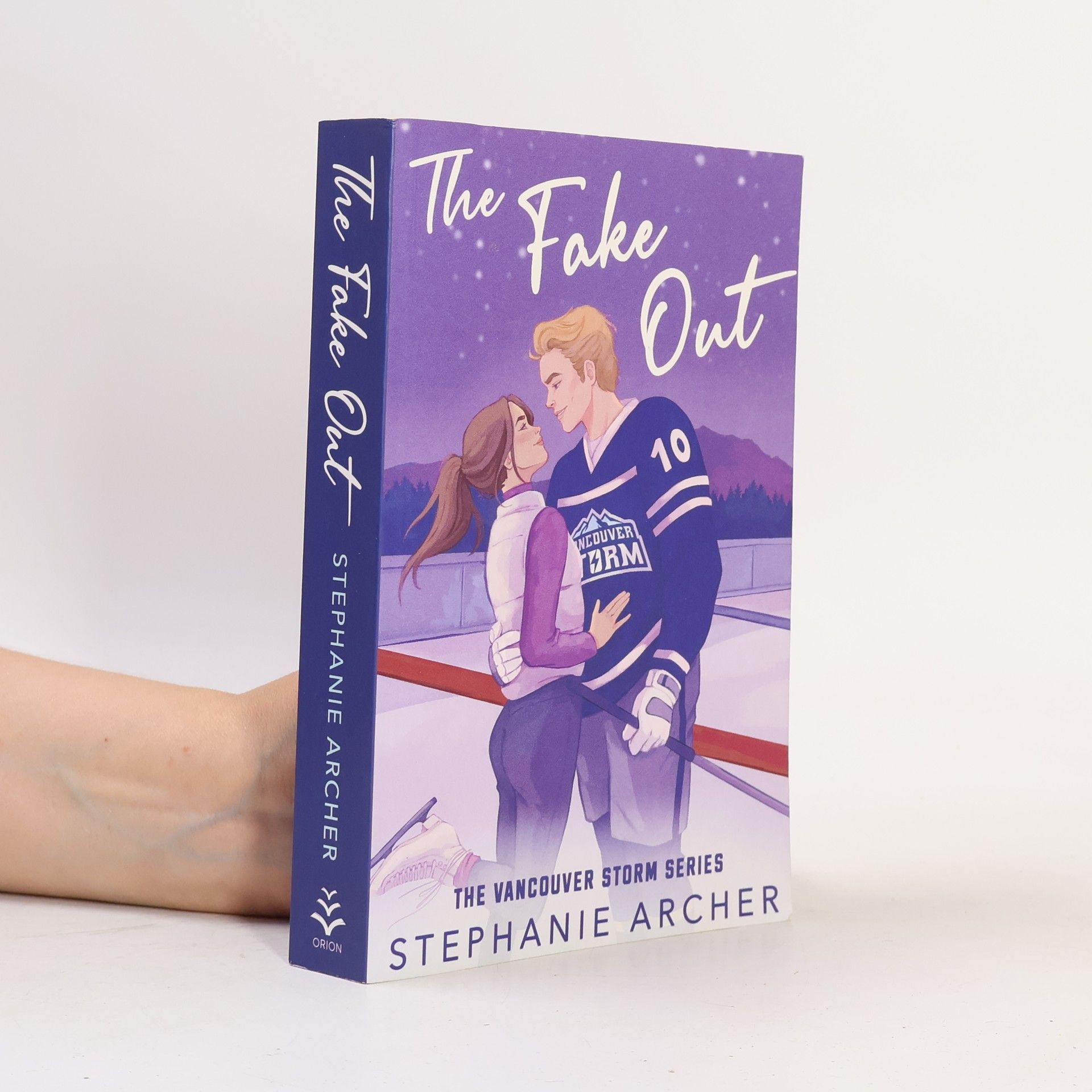 Stephanie Archer The Fake Out