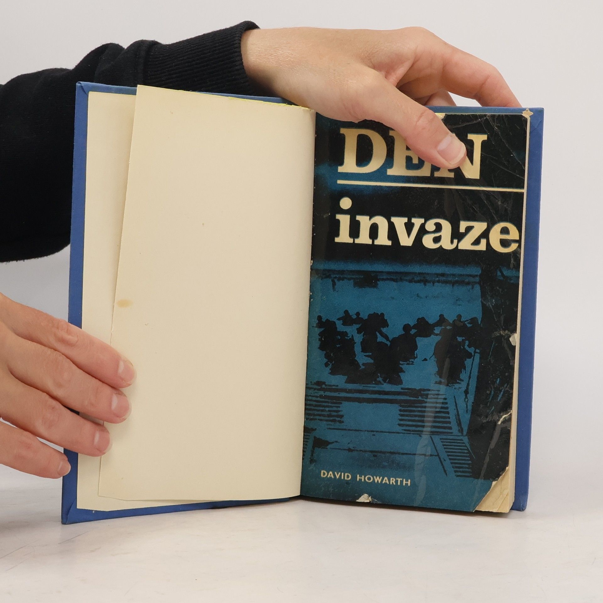 David Armine Howarth Den invaze