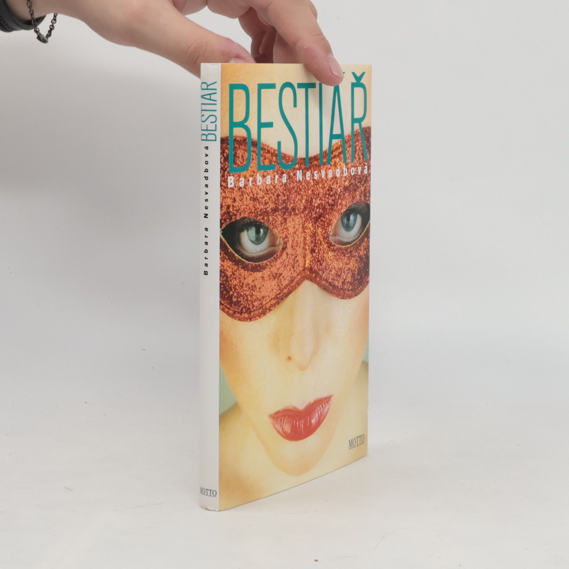Bára Nesvadbová Bestiář