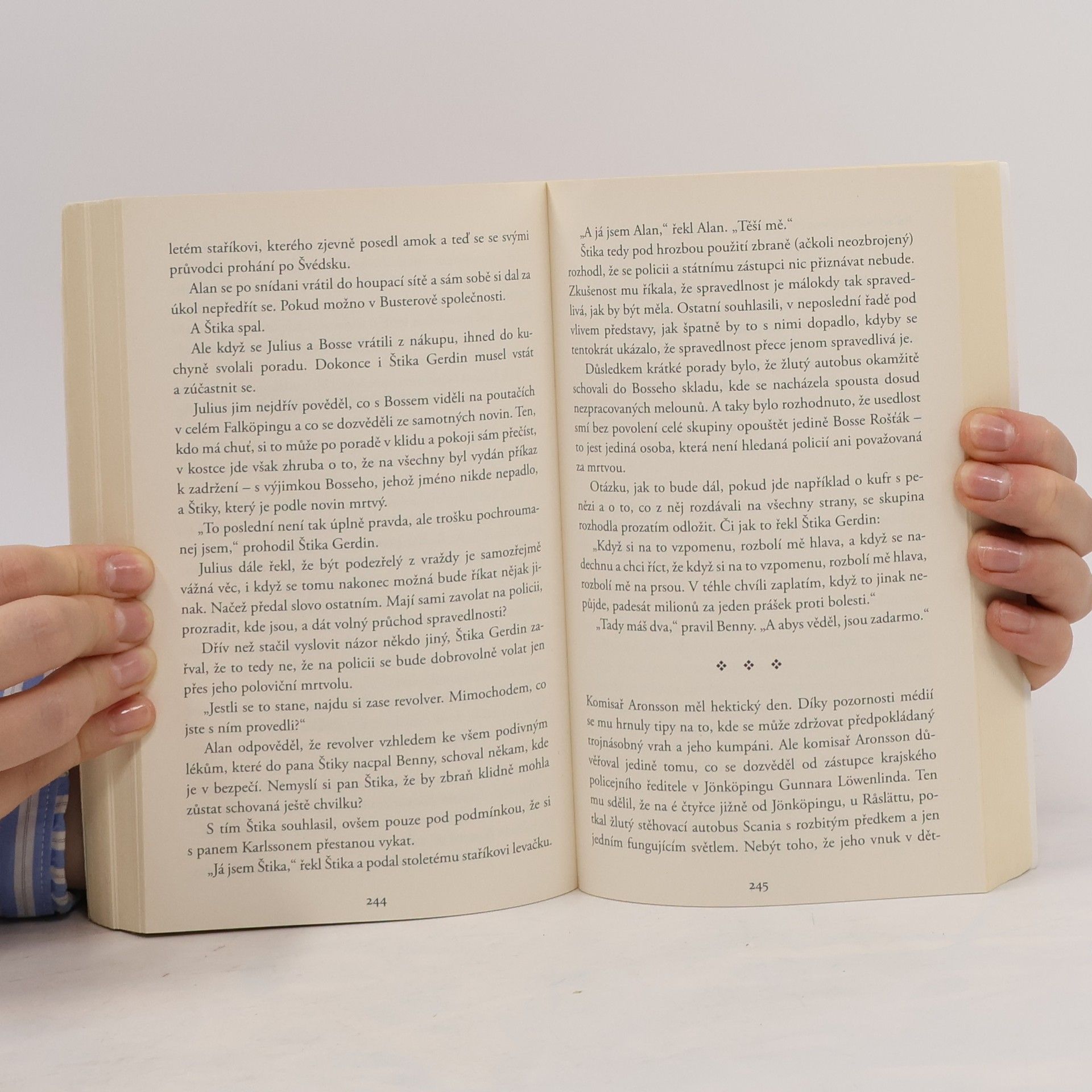 Jonas Jonasson Stoletý stařík, který vylezl z okna a zmizel