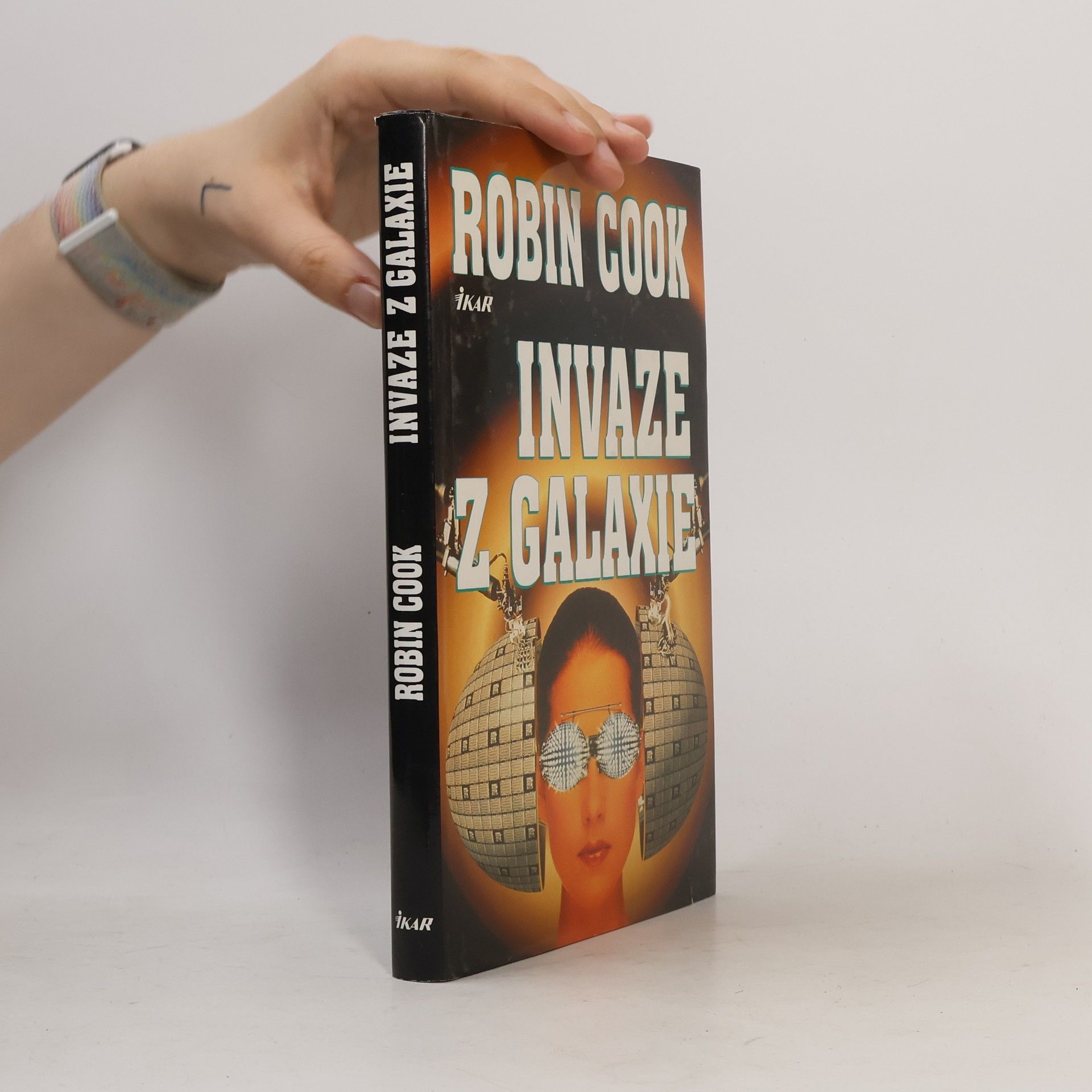 Robin Cook Invaze z galaxie
