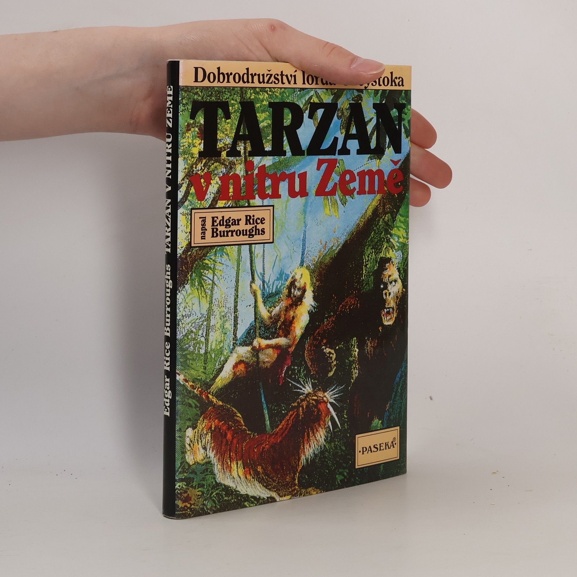 Edgar Rice Burroughs Tarzan v nitru země