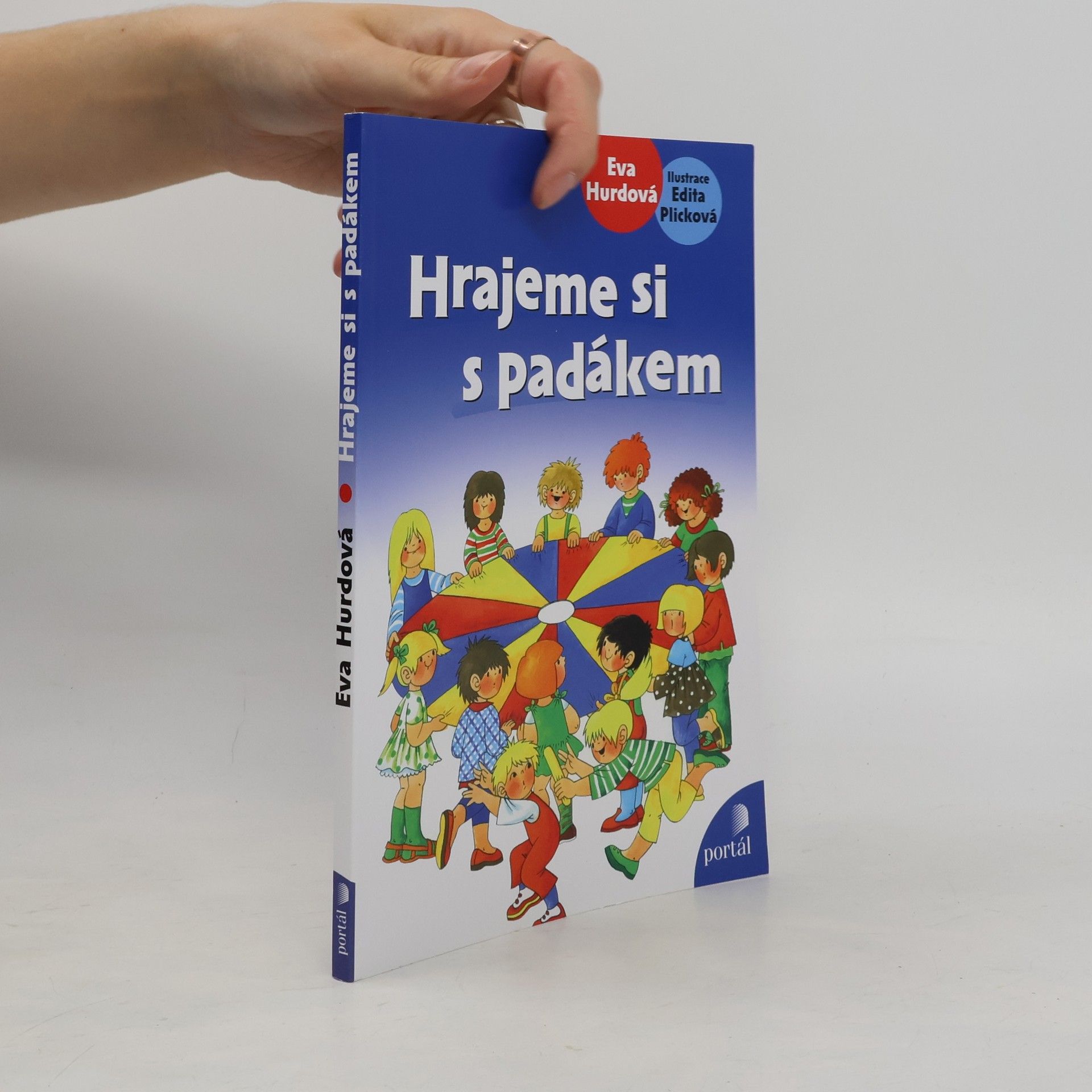 Hrajeme si s padákem. Hry s padákem, stuhami a šátky