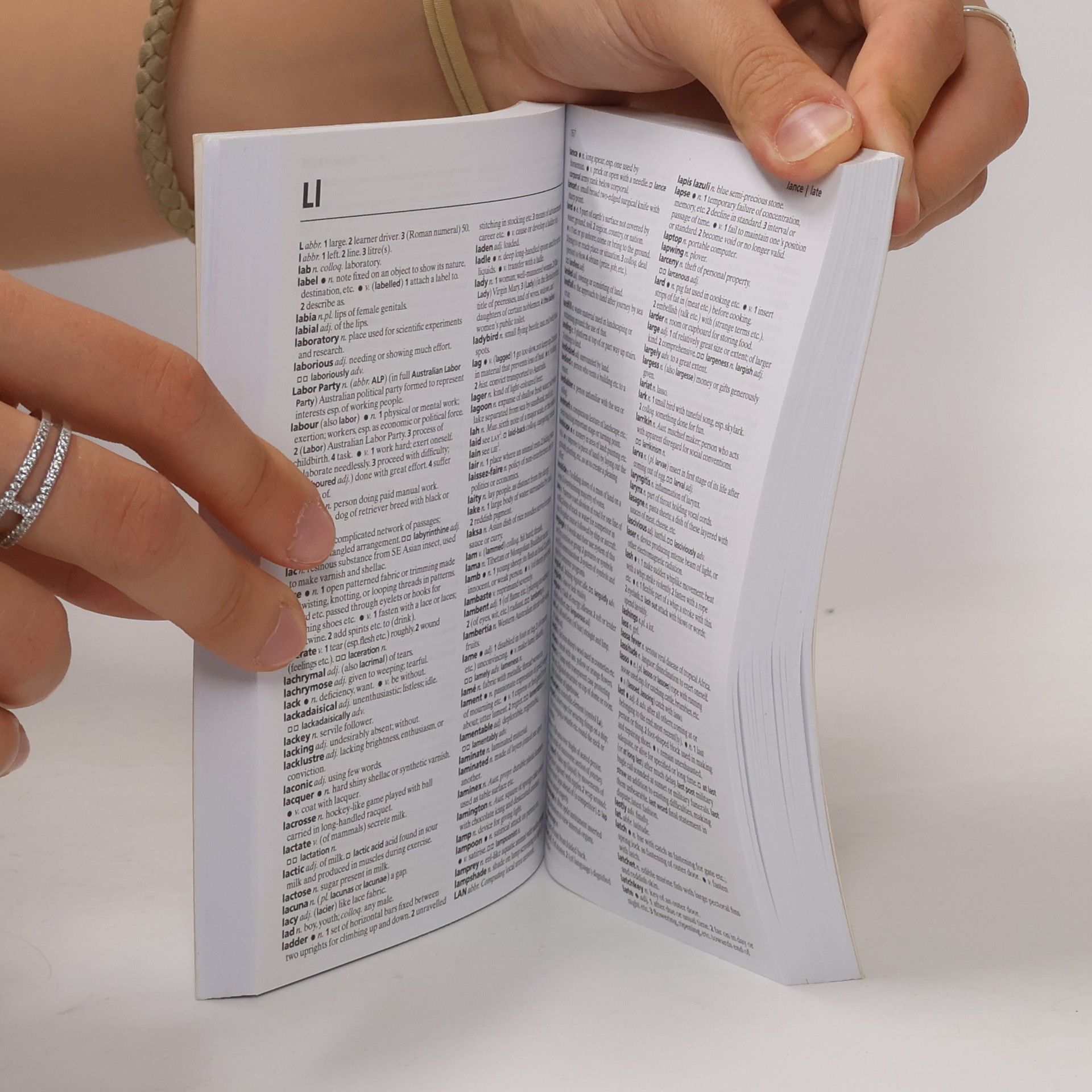 Hinkler Books Staff Essential Oxford English Dictionary