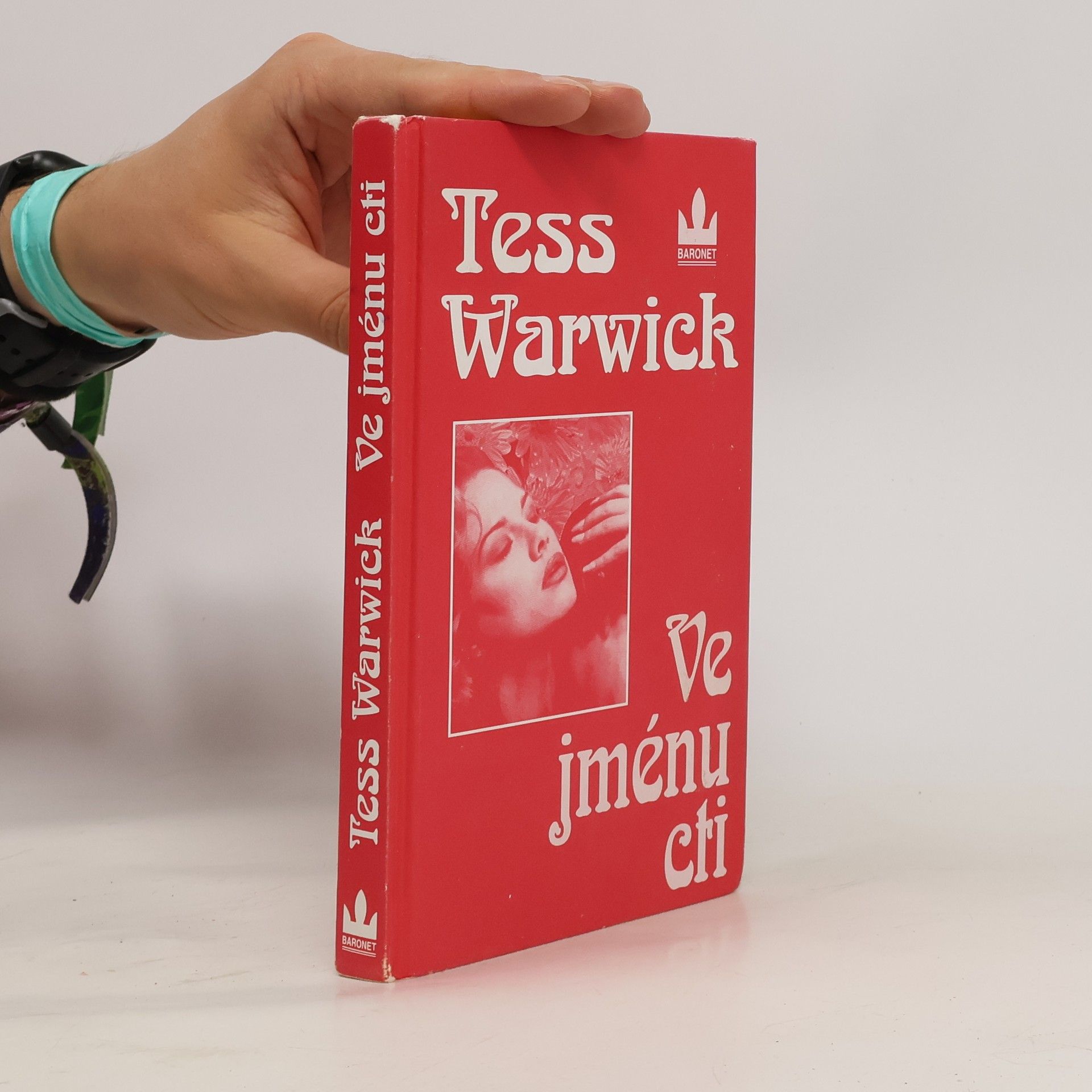 Tess Warwick Ve jménu cti