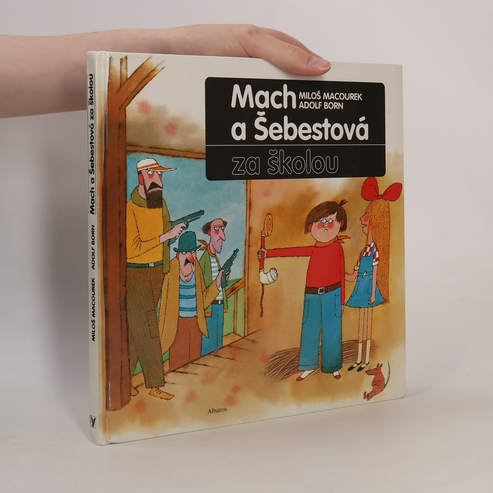 Miloš Macourek Mach a Šebestová za školou