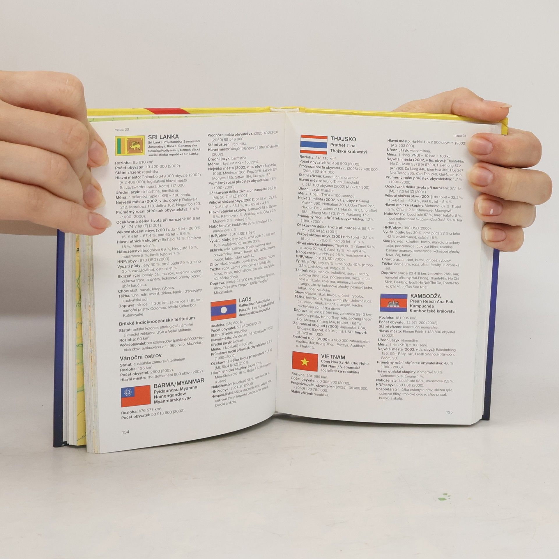 Autorenkollektiv Kapesní atlas světa