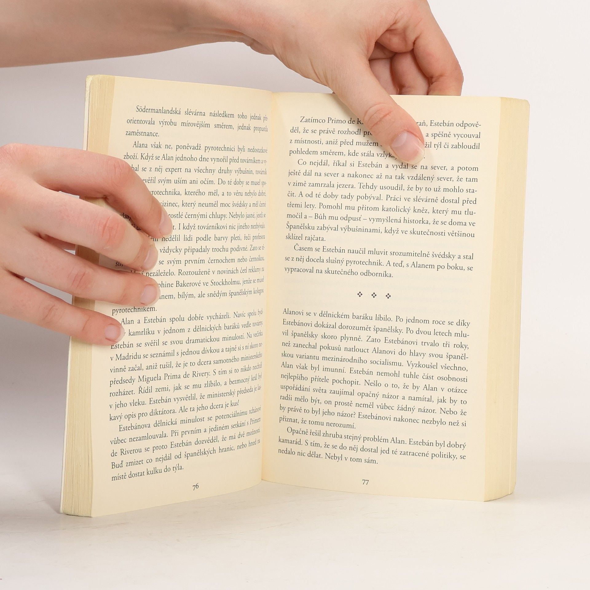 Jonas Jonasson Stoletý stařík, který vylezl z okna a zmizel