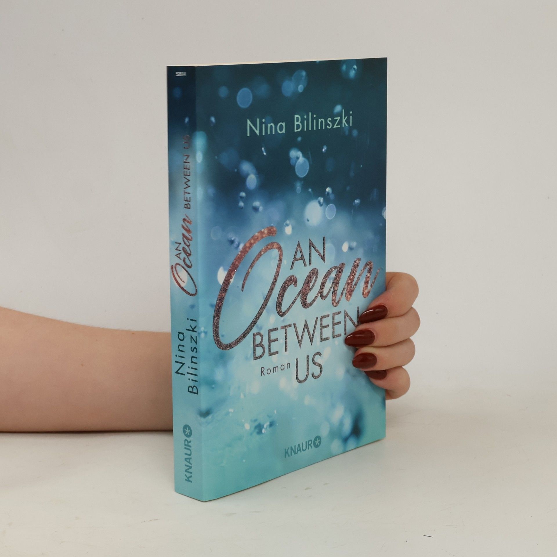Nina Bilinszki An ocean between us
