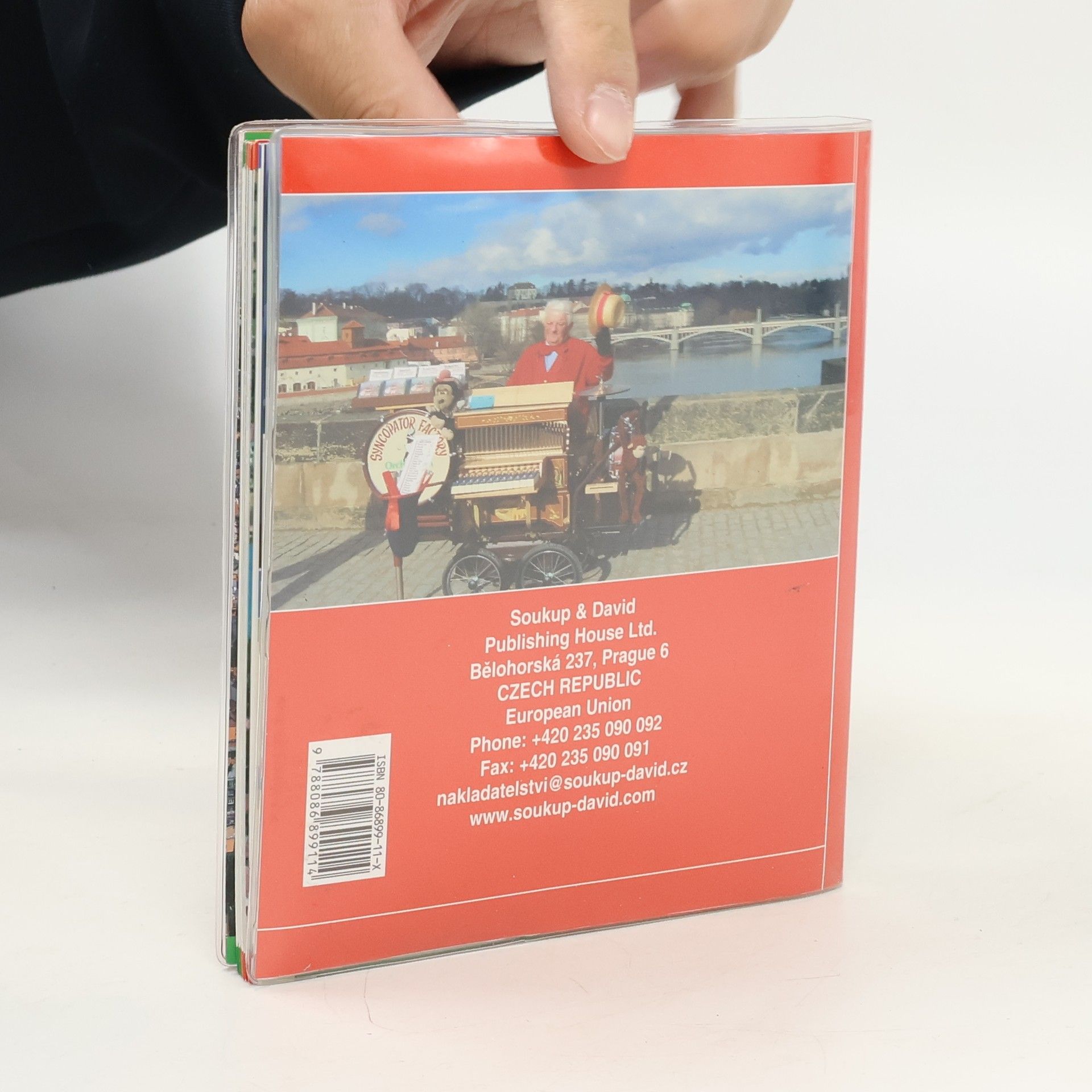 Autores varios Prague city Guidebook. With City Plan
