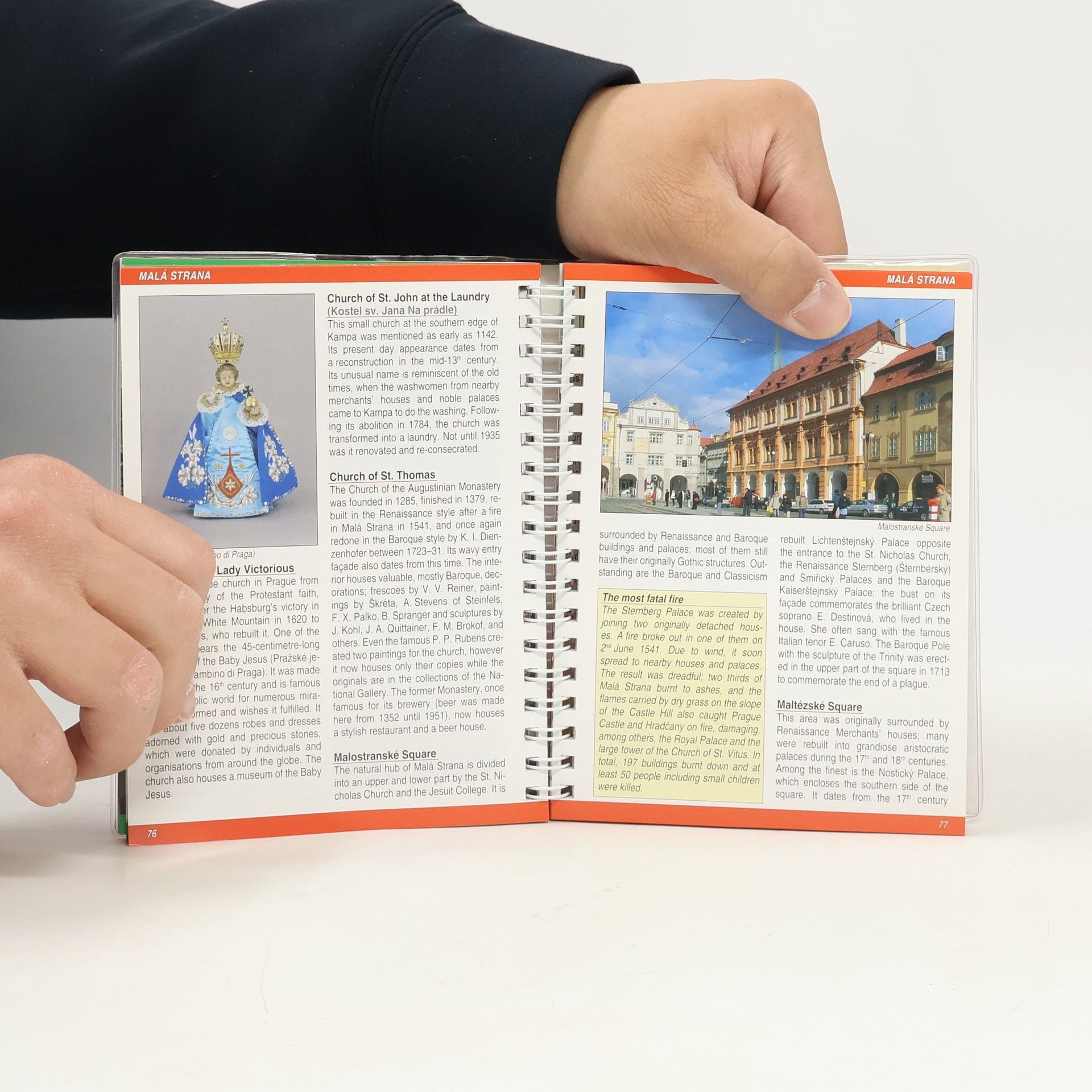 Autores varios Prague city Guidebook. With City Plan
