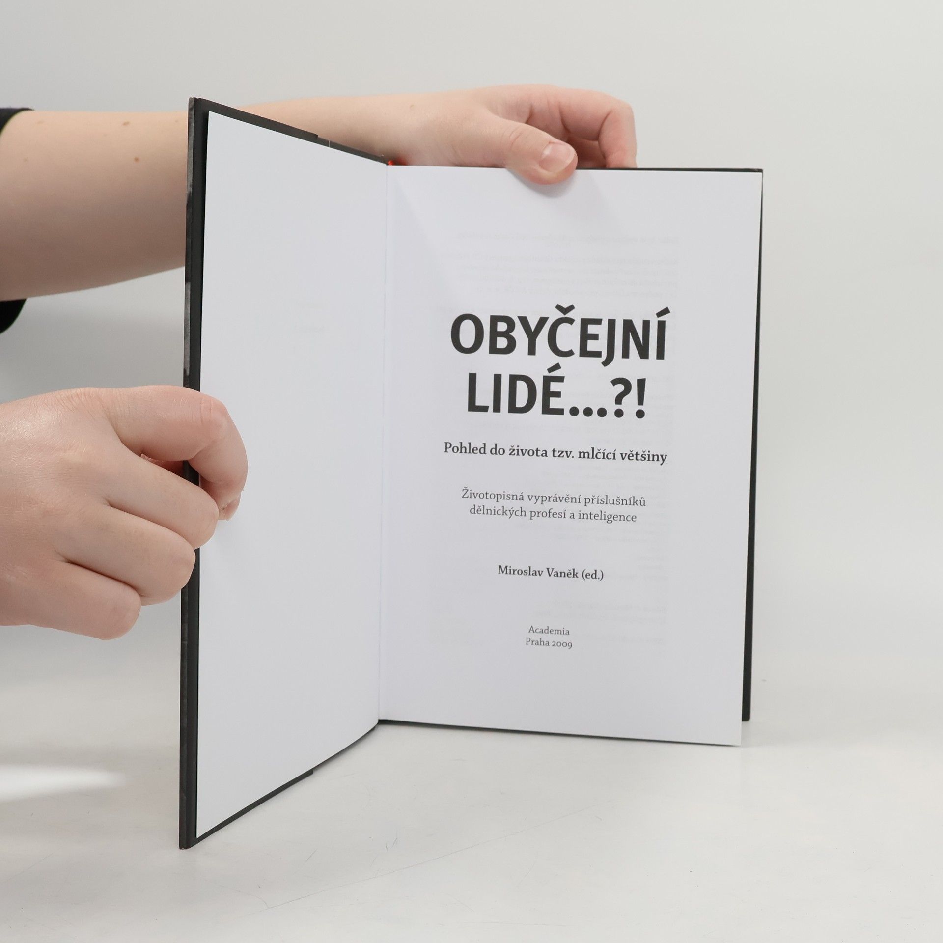 Miroslav Vaněk Obyčejní lidé...?! Pohled do života tzv. mlčící většiny. Rozhovory