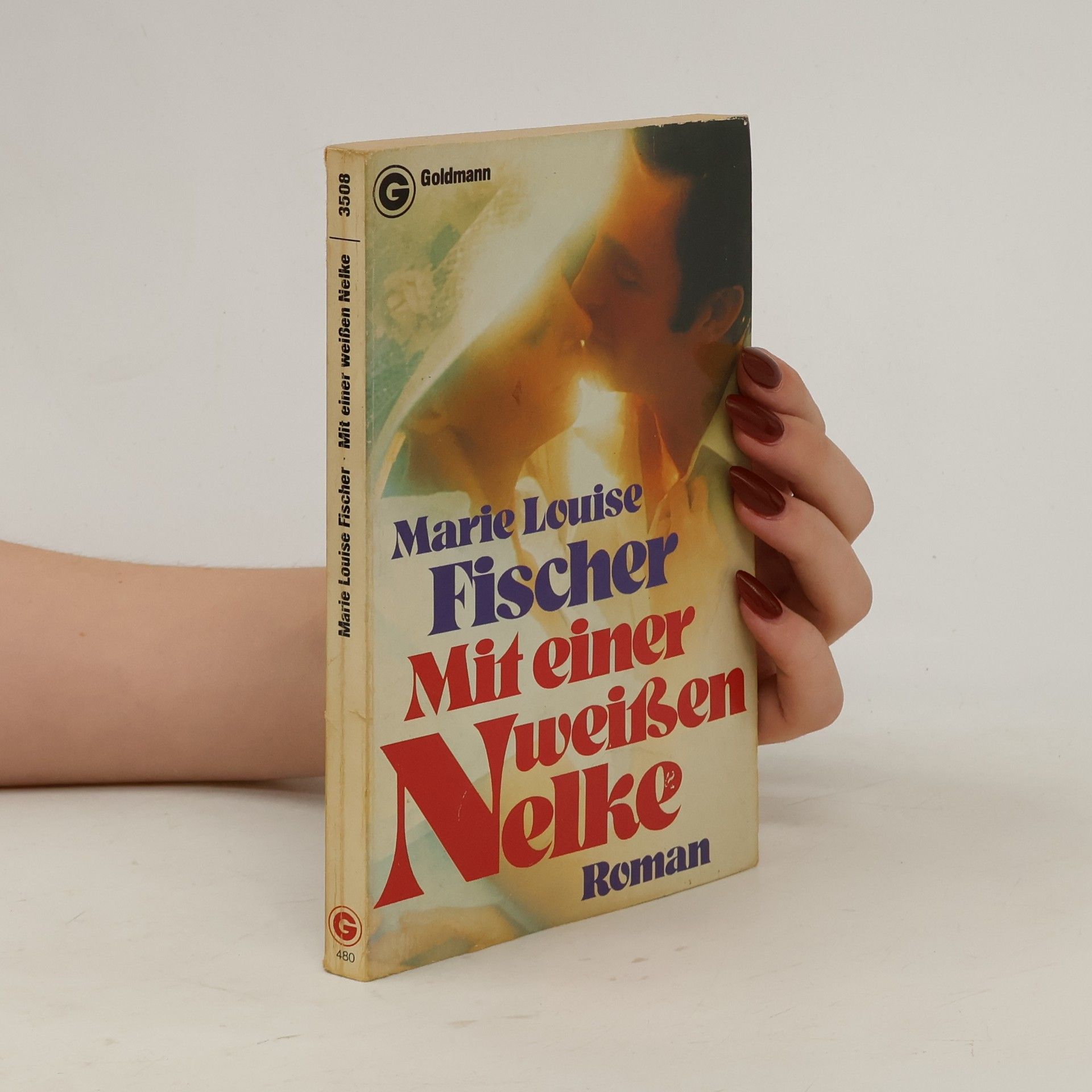 Marie Louise Fischer Mit einer weißen Nelke