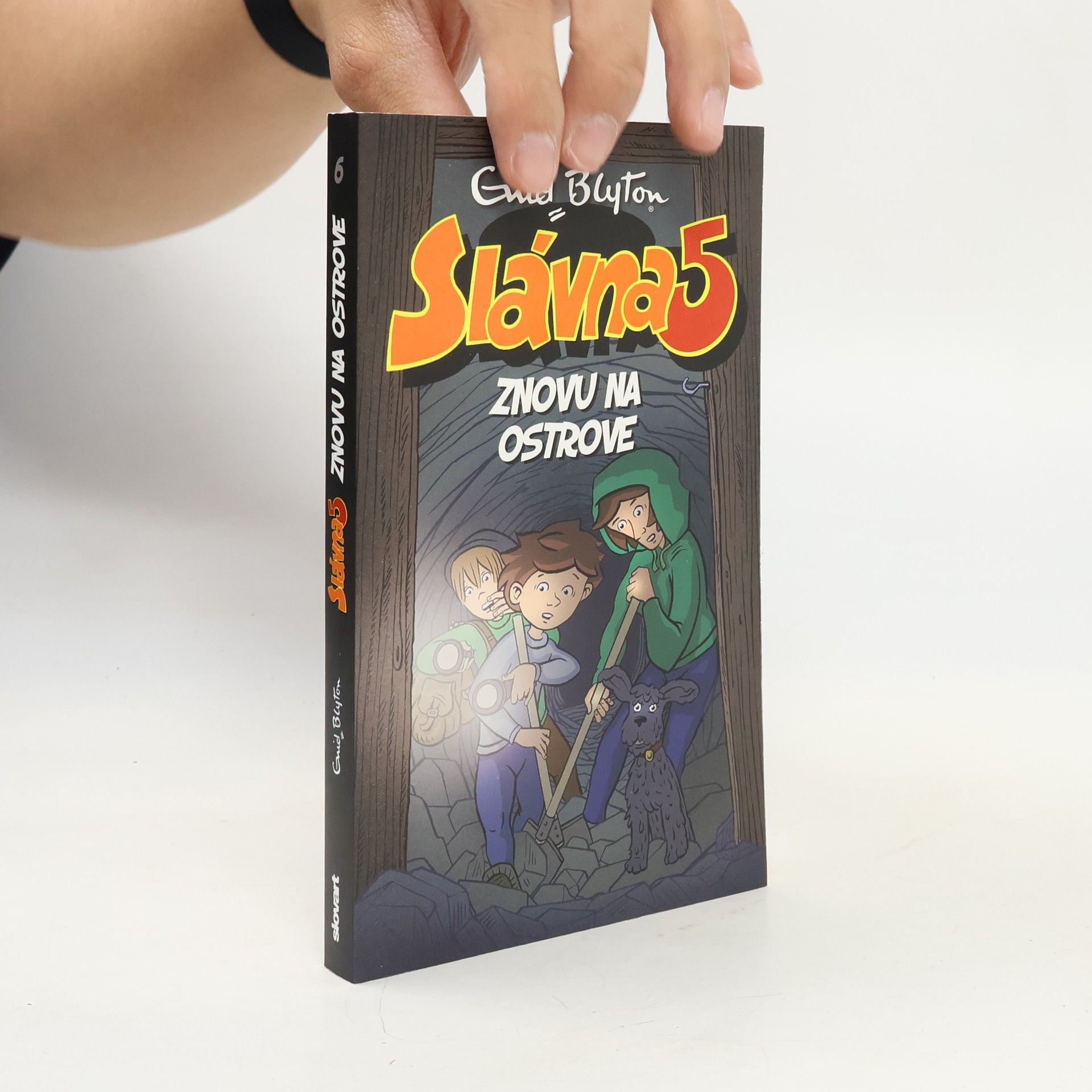 Enid Blyton Slávna päťka znovu na ostrove