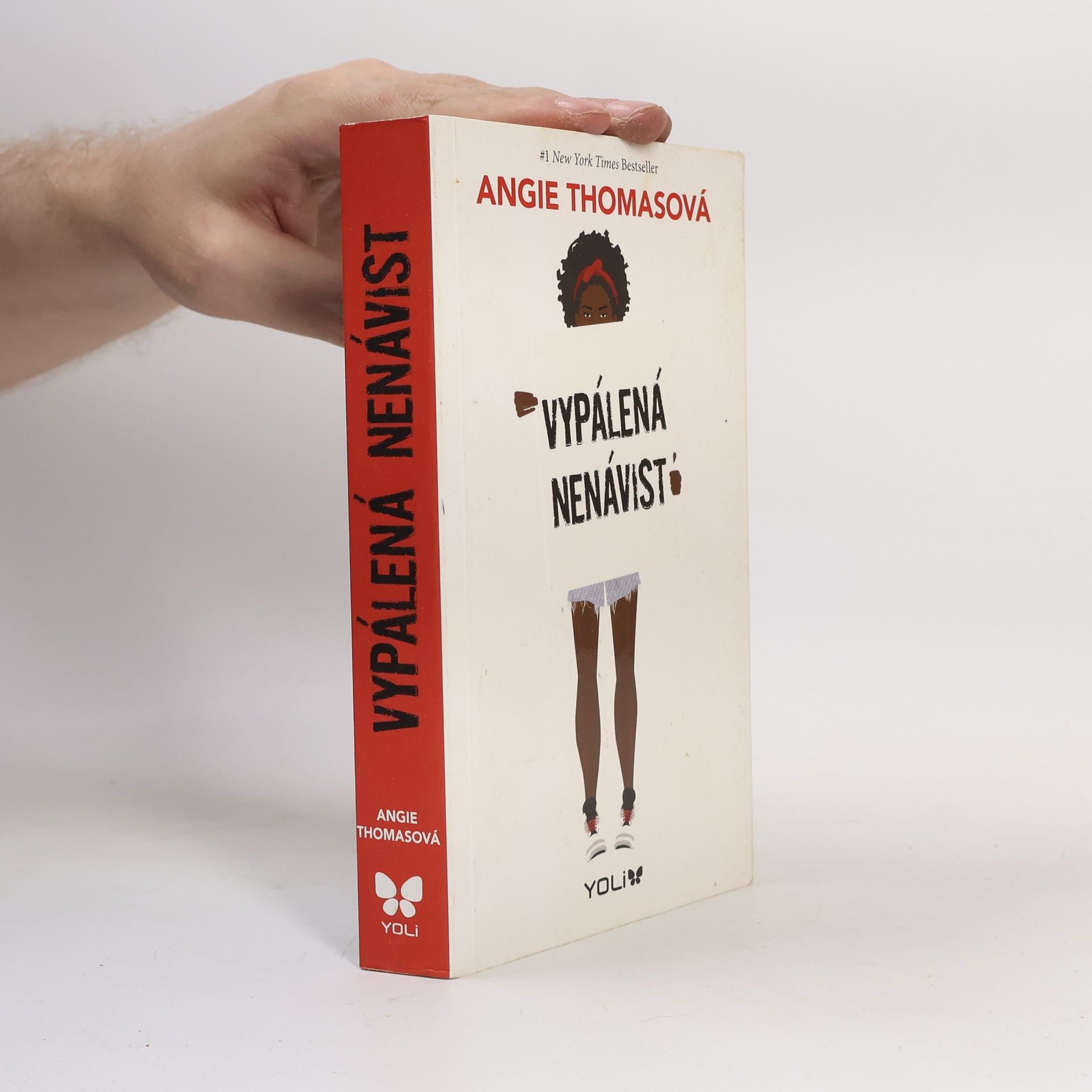 Angie Thomas Vypálená nenávist