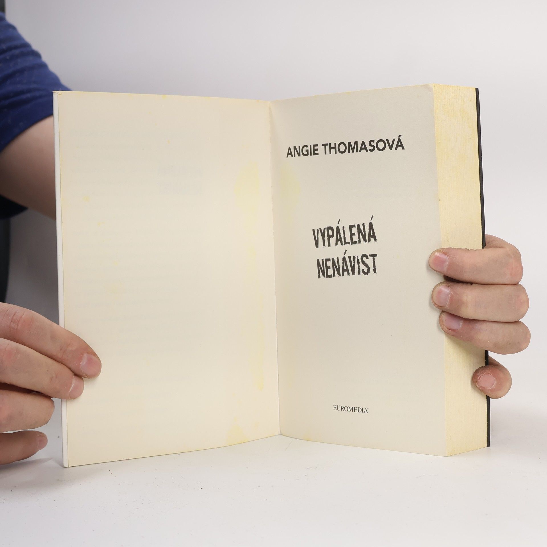 Angie Thomas Vypálená nenávist