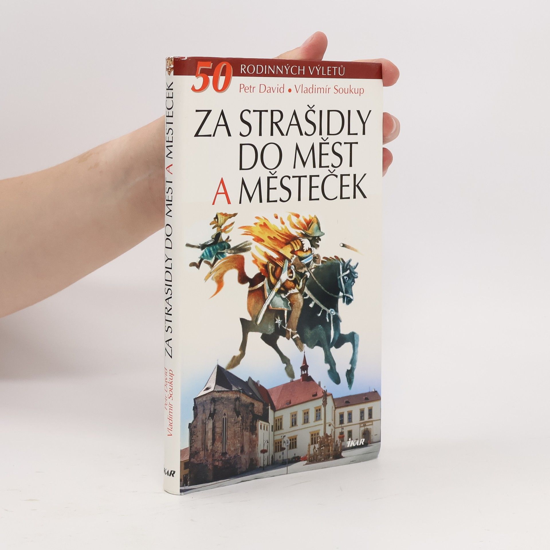 Petr David Za strašidly do měst a městeček