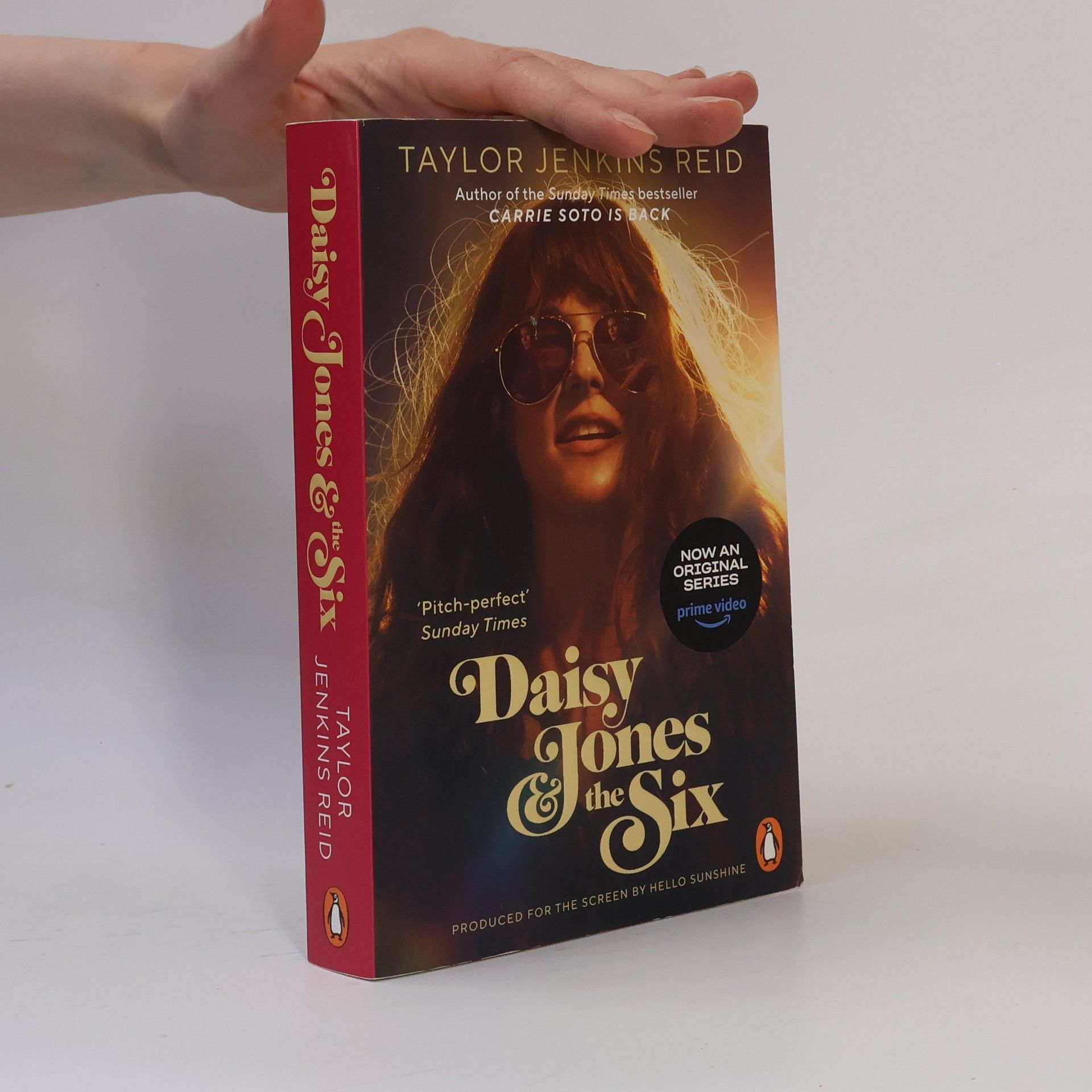 Taylor Jenkins Reid Daisy Jones and the Six