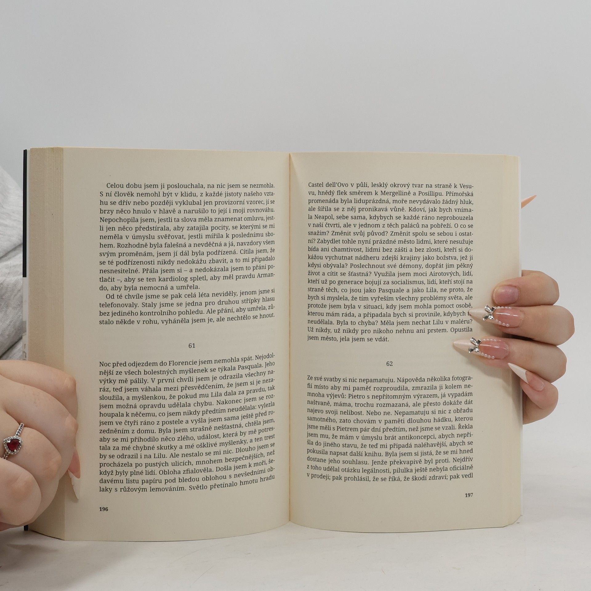 Elena Ferrante Geniální přítelkyně 3. Příběh těch, co odcházejí, a těch, kteří zůstanou