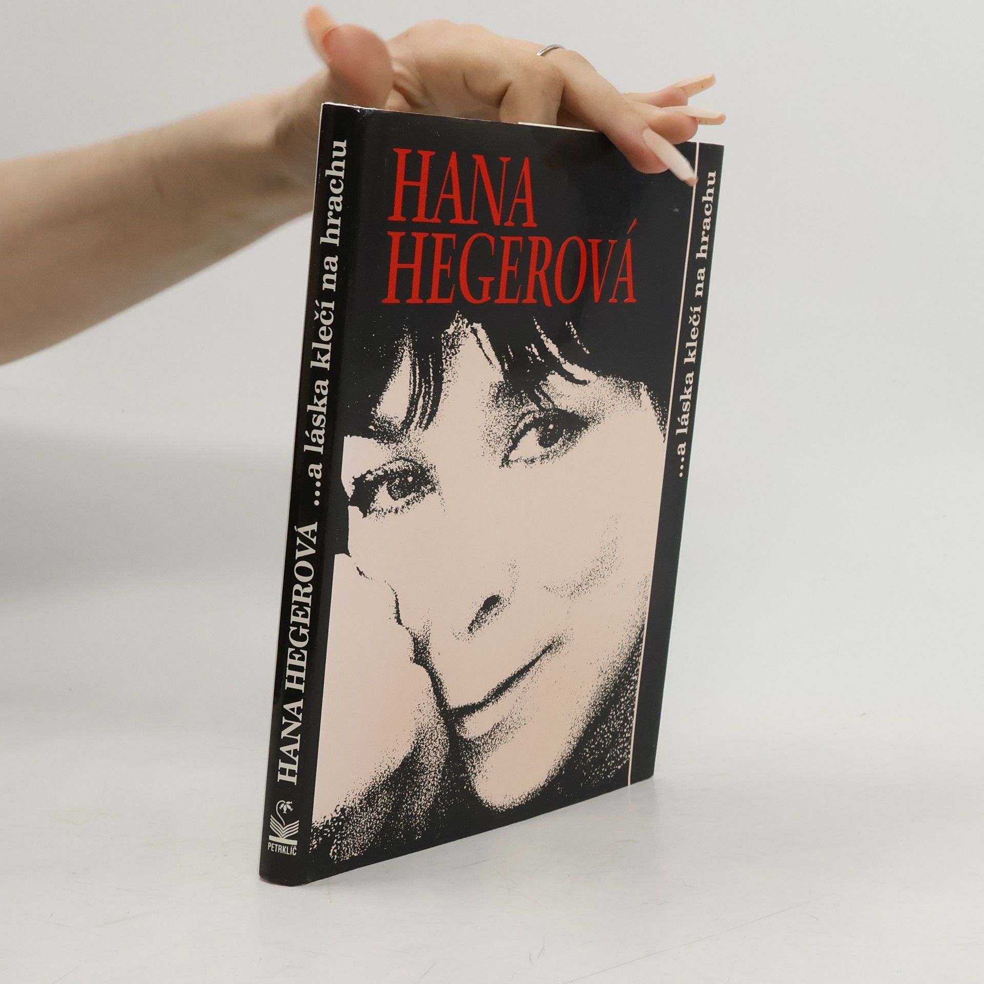 Hana Hegerová. A láska klečí na hrachu