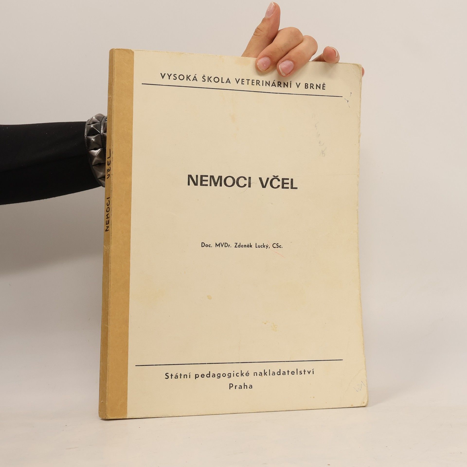 Various authors Nemoci Včel