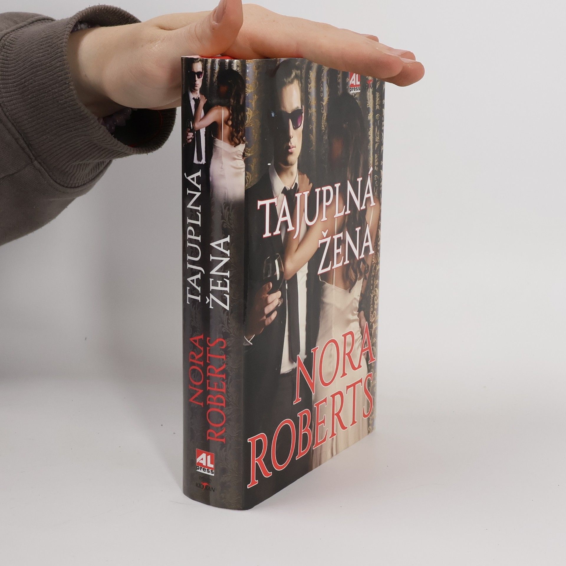 Nora Roberts Tajuplná žena