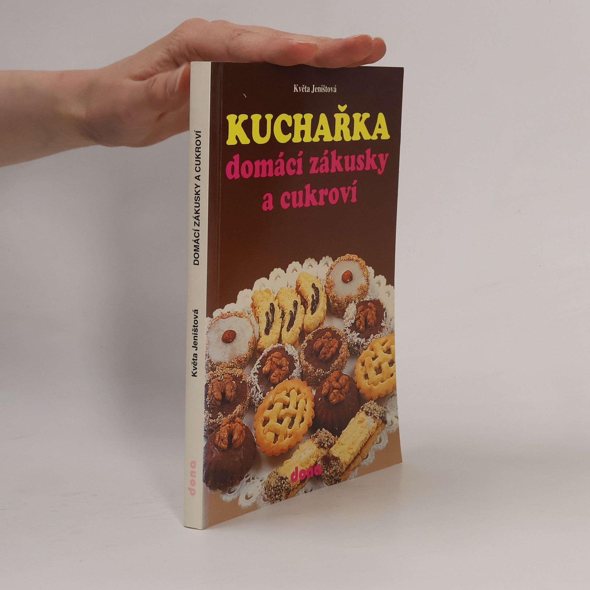 Jeništová Květa Kuchařka: Domácí zákusky a cukroví