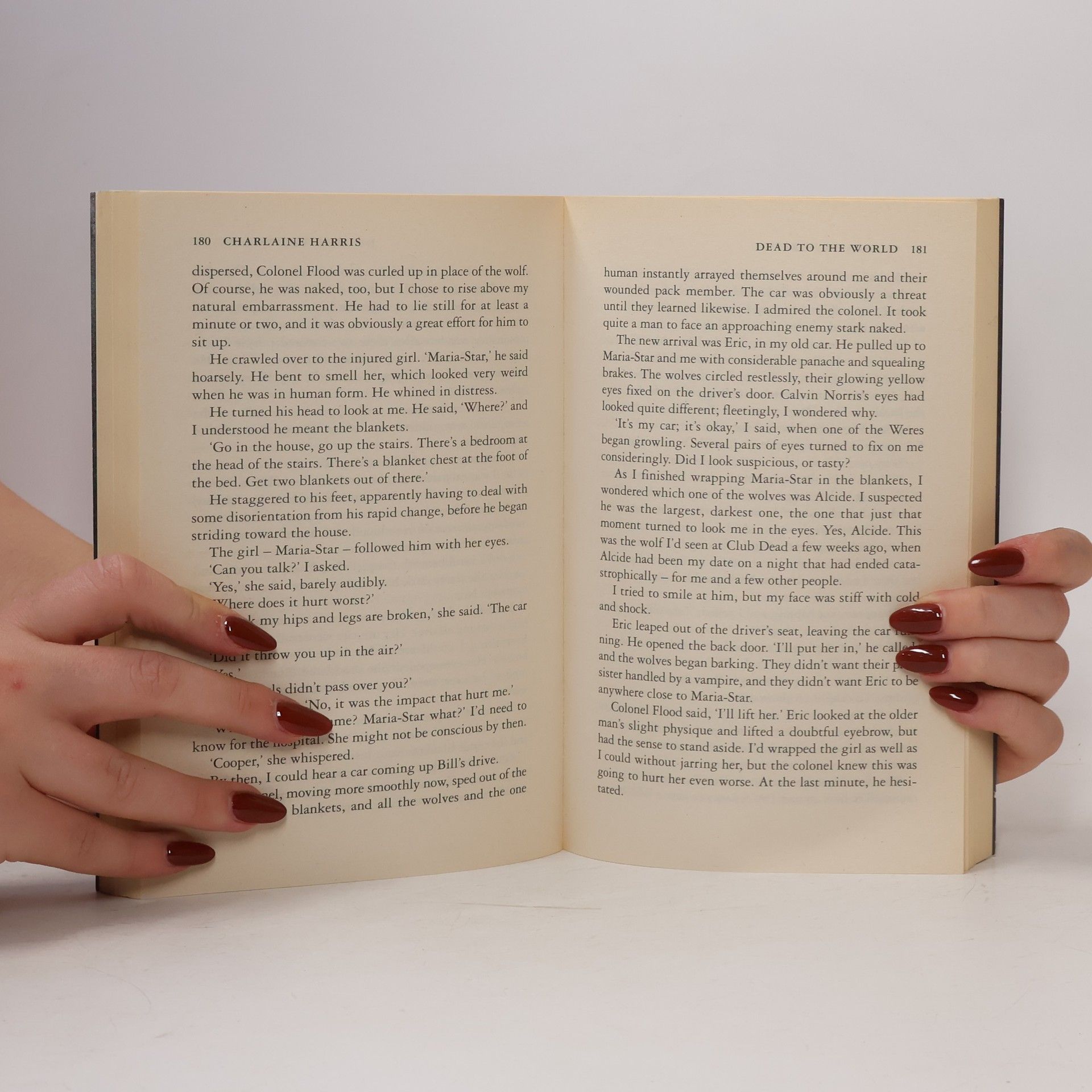 Charlaine Harris Dead to the world