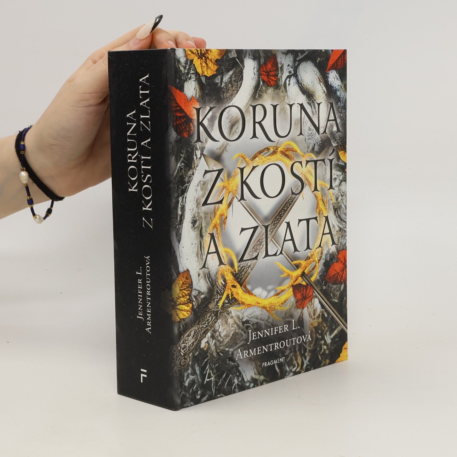 Jennifer L. Armentrout Koruna z kostí a zlata