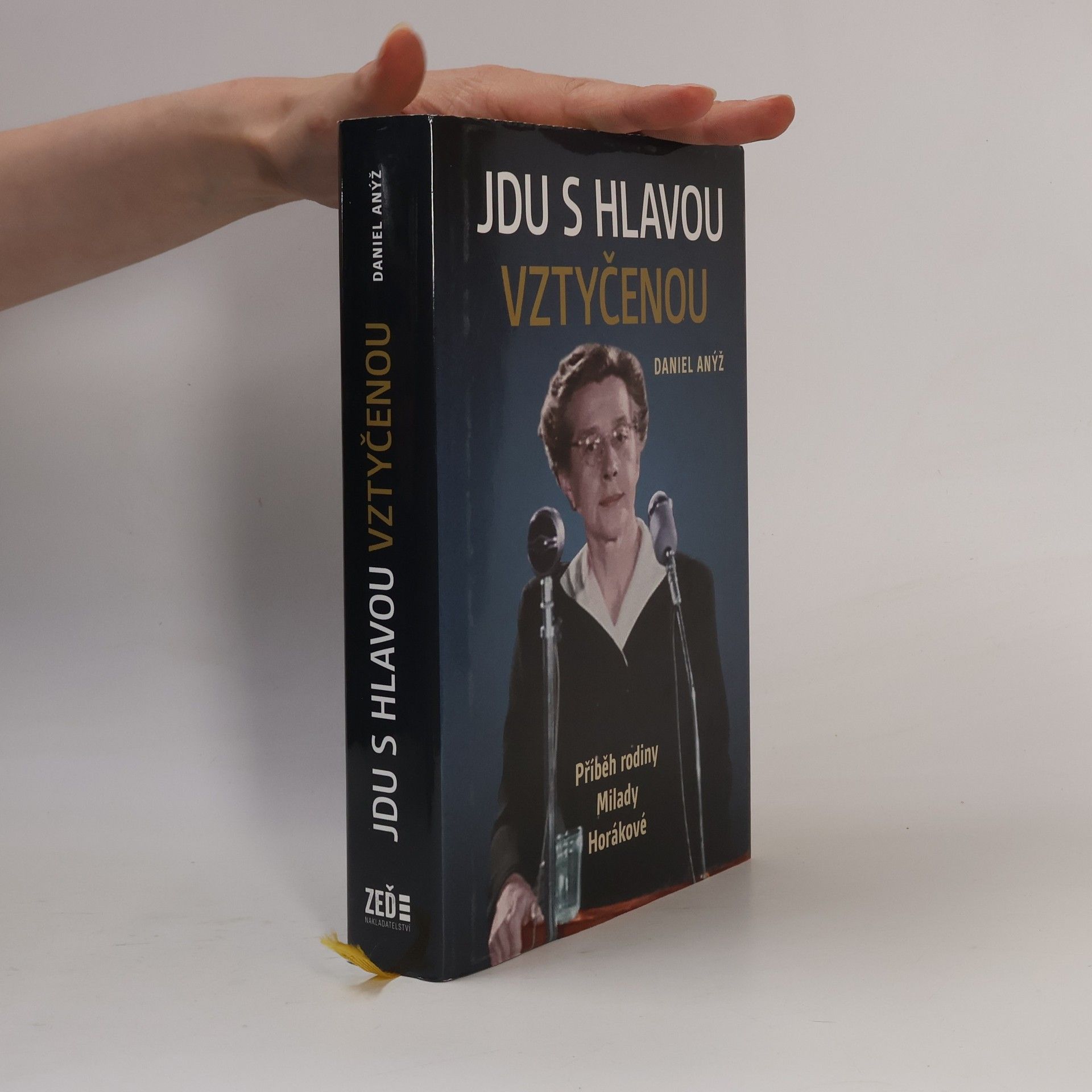 Daniel Anýž Jdu s hlavou vztyčenou. Příběh rodiny Milady Horákové