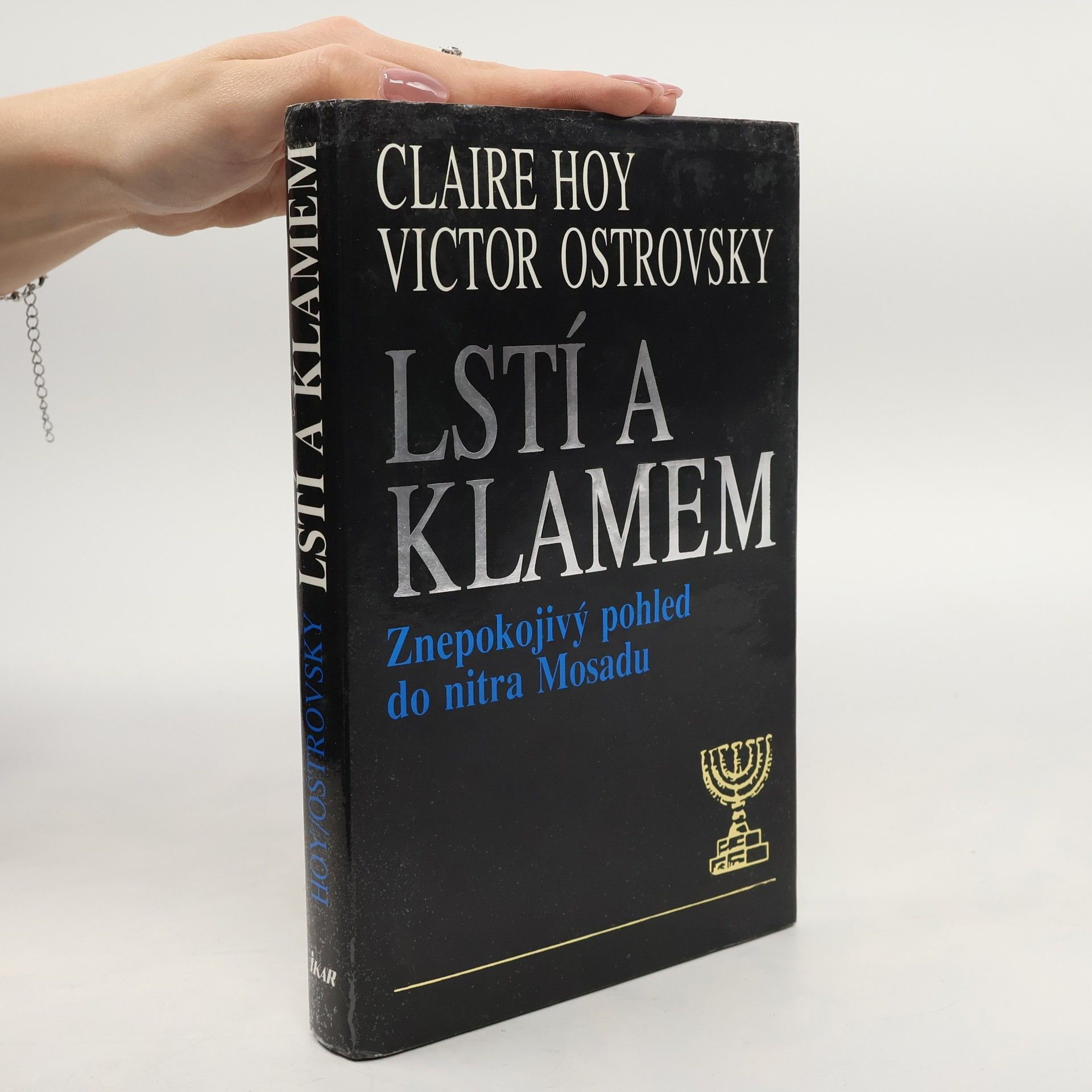 Victor Ostrovsky Lstí a klamem: Znepokojivý pohled do nitra Mosadu