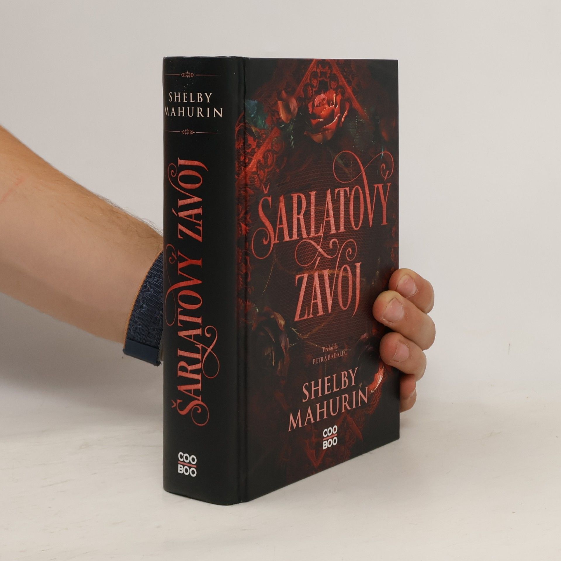 Shelby Mahurinová Šarlatový závoj