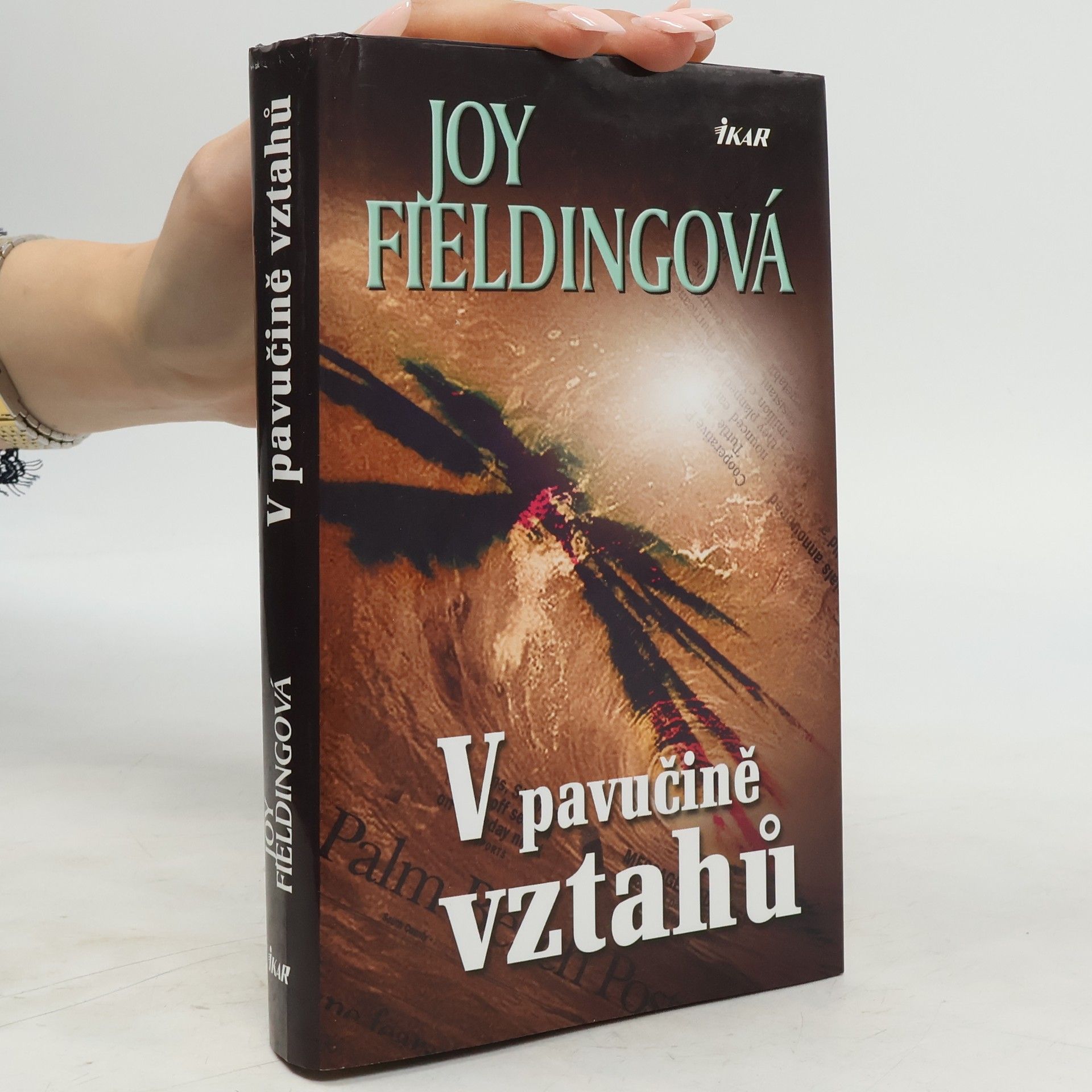 V pavučině vztahů
