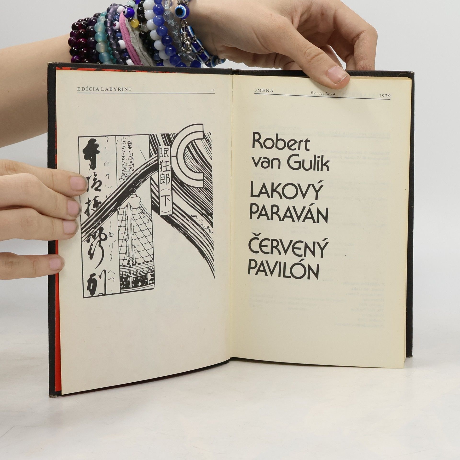 Robert van Gulik Lakový paraván. Červený pavilón