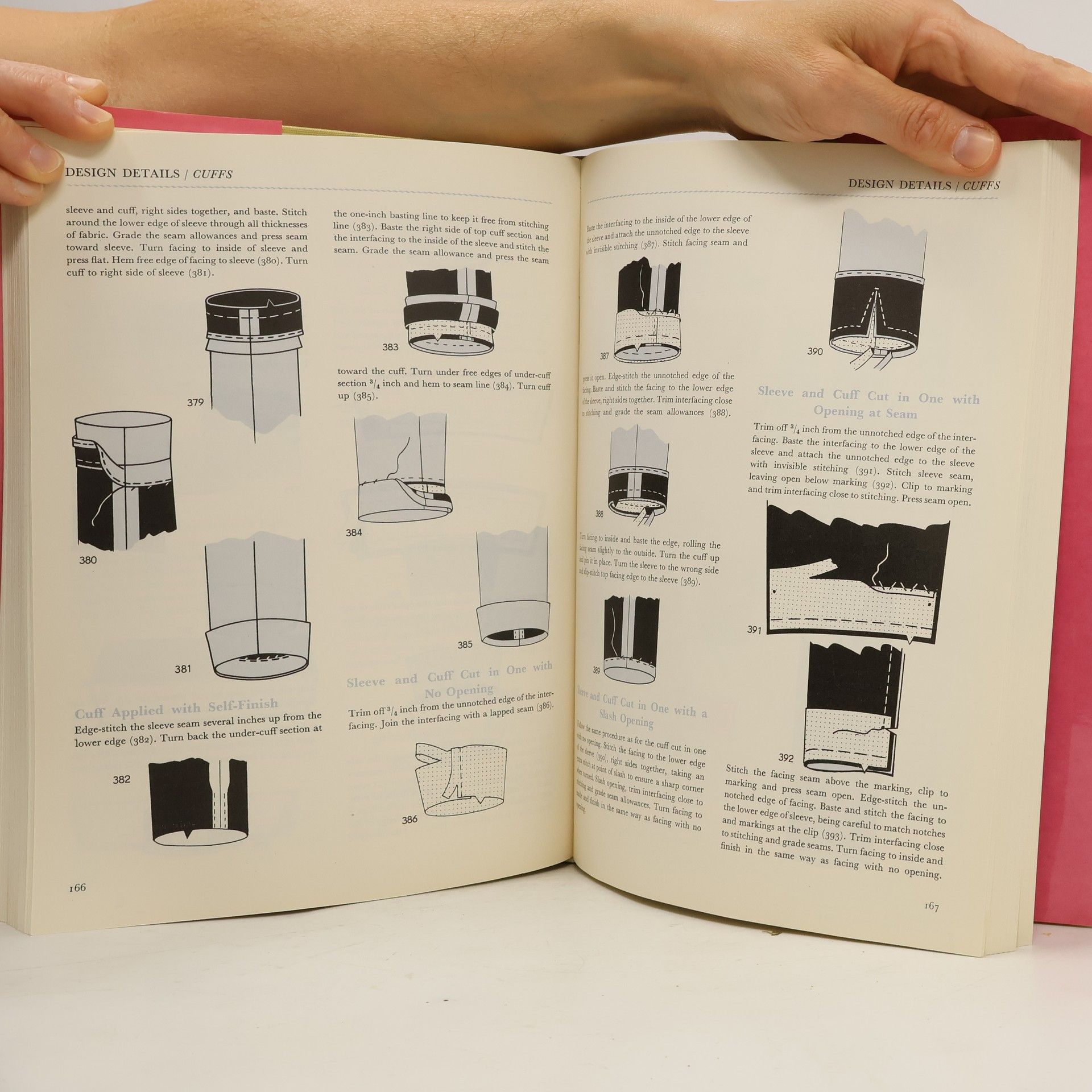 Autorenkollektiv McCall's sewing in colour: home dressmaking, tailoring, mending, soft furnishings Sewing