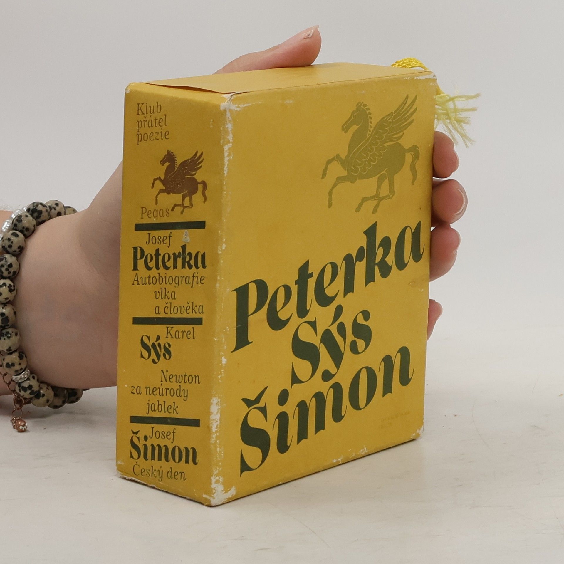 Autobiografie vlka a člověka. Newton za neúrody jablek. Český den