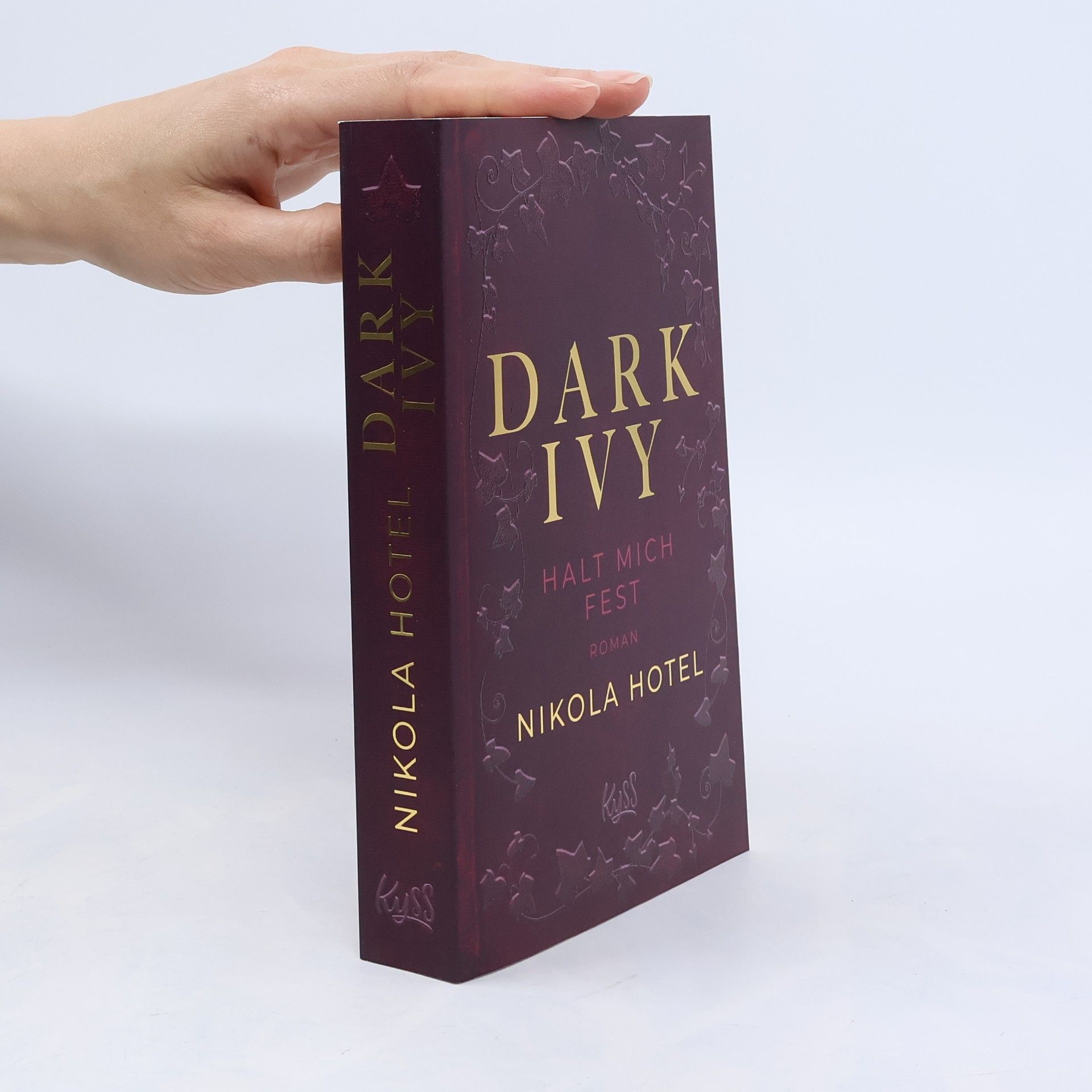 Nikola Hotel Dark Ivy