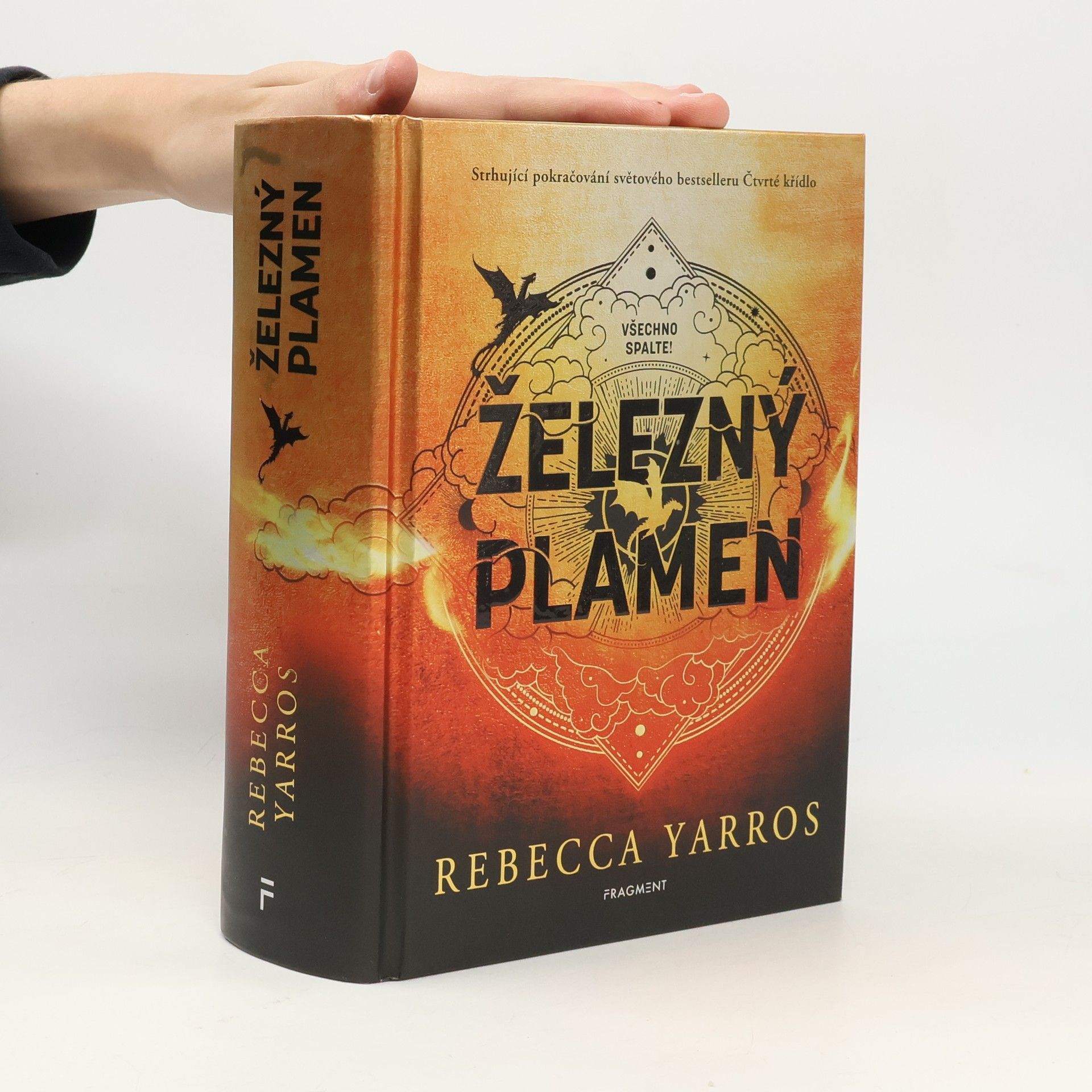 Rebecca Yarros Železný plamen
