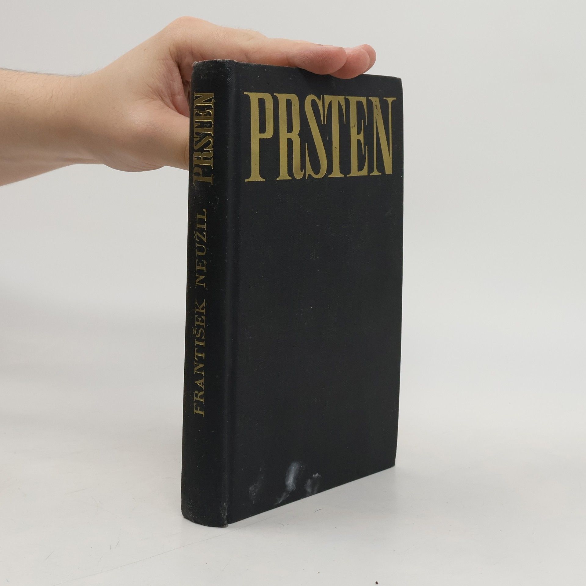 František Neužil Prsten