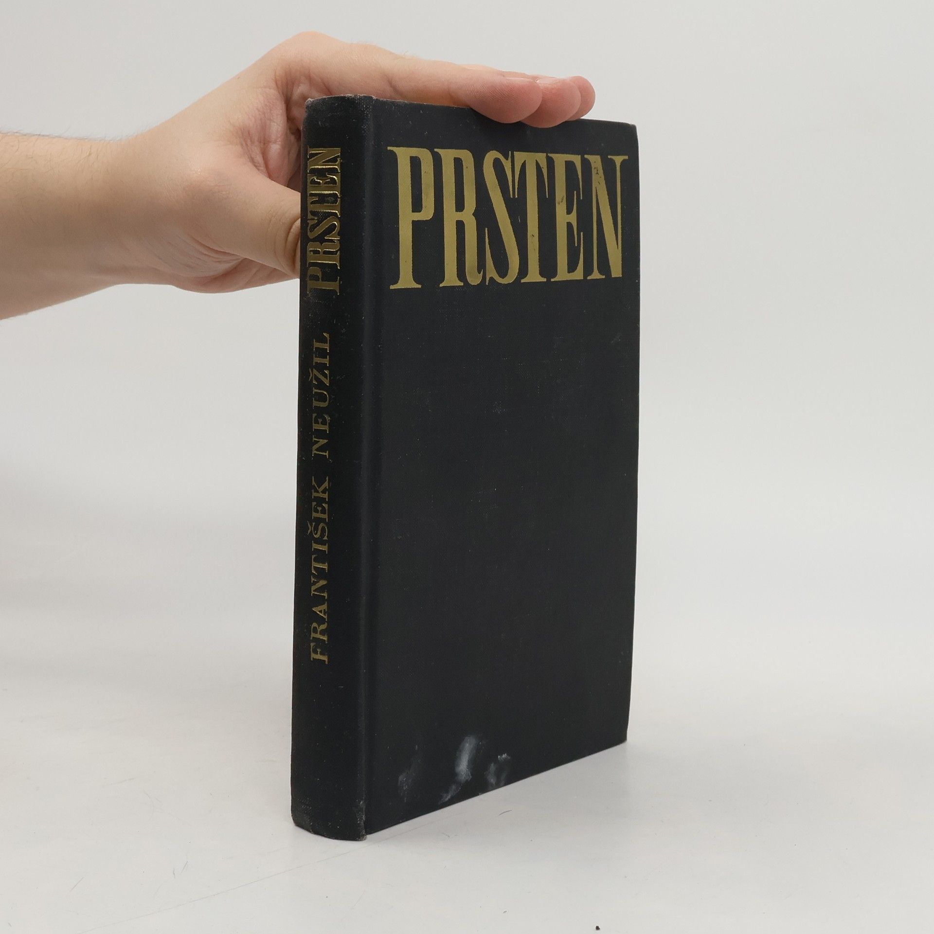 František Neužil Prsten