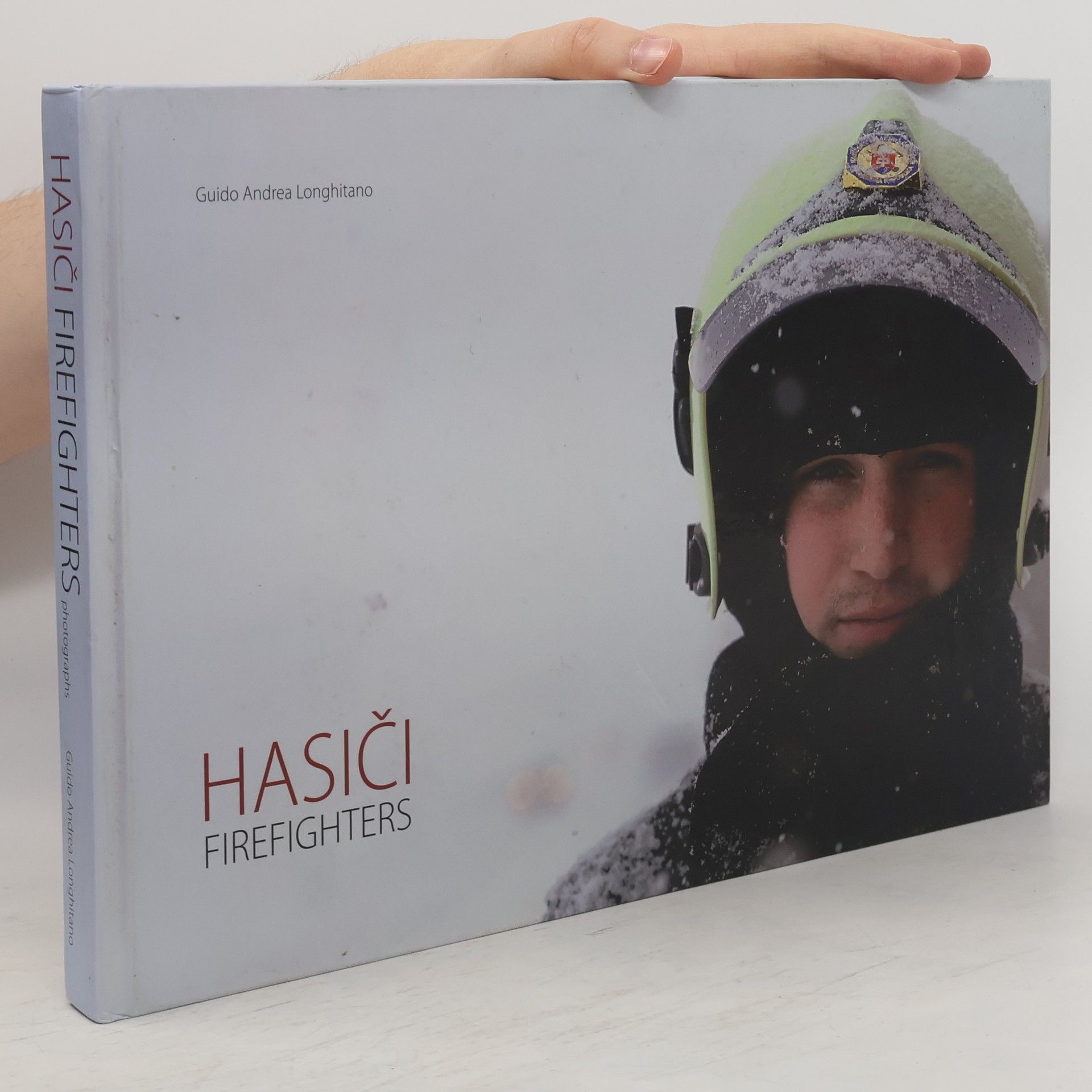 Guido Andrea Longhitano Hasiči = Firefighters