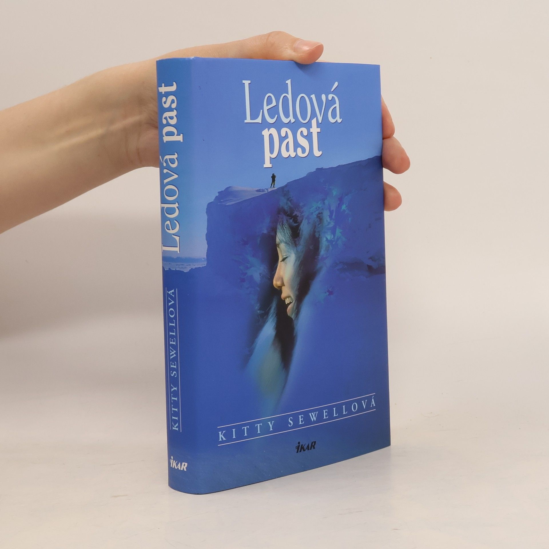 Kitty Sewell Ledová past