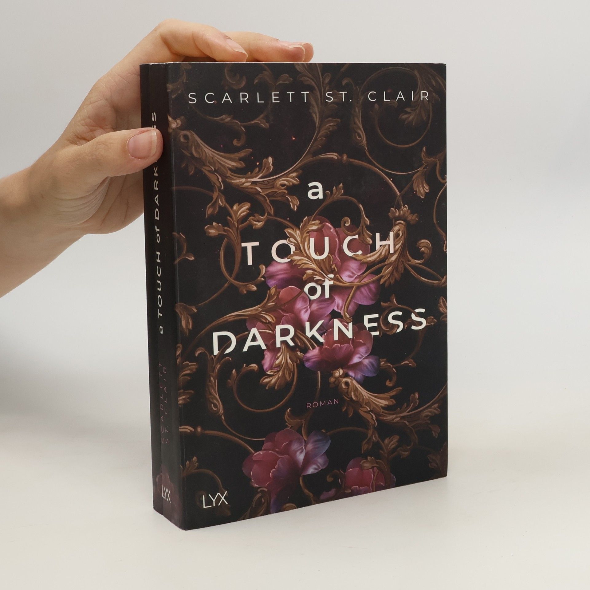 Scarlett St. Clair A Touch of Darkness
