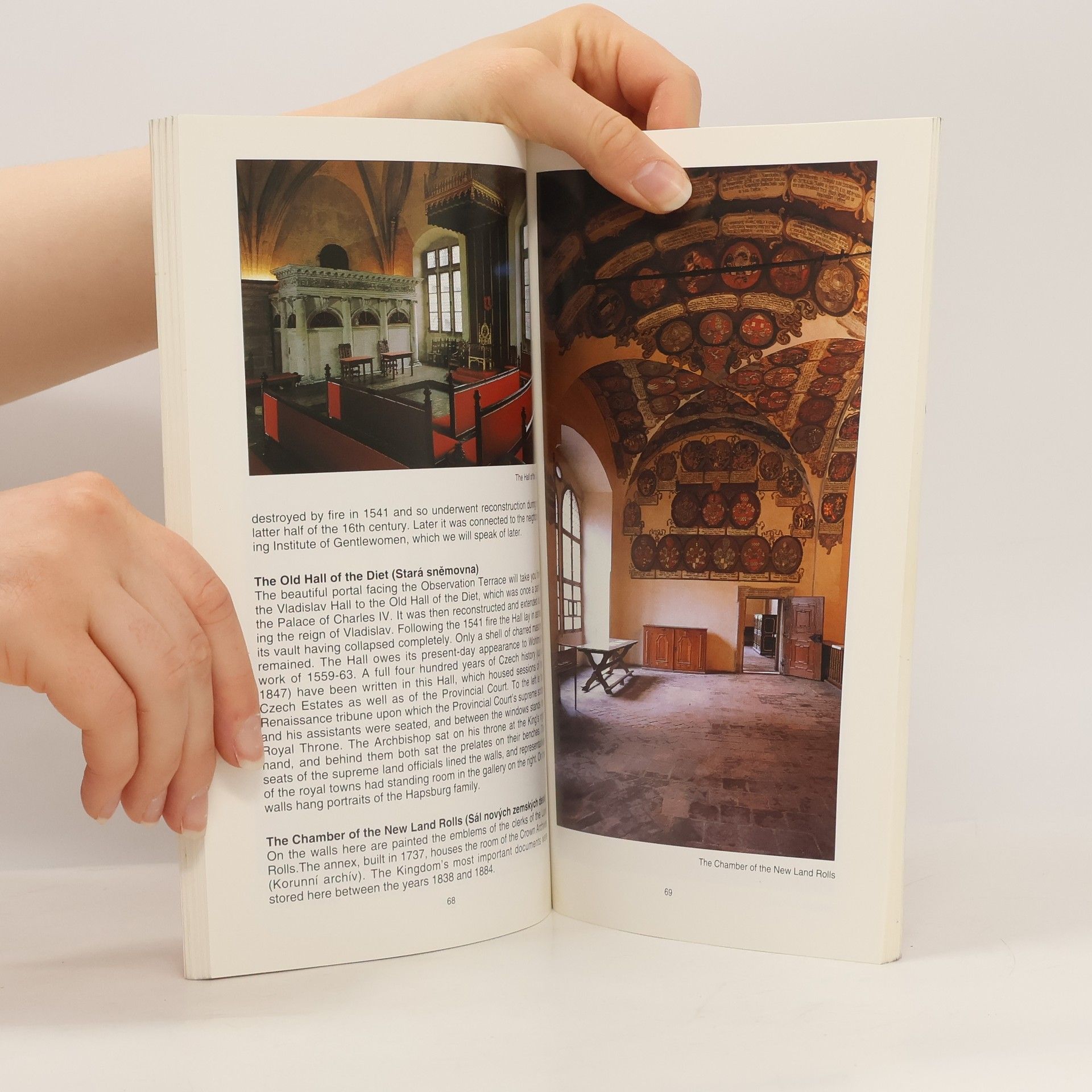 Freytag & Berndt Guide Through the Castle of Prague