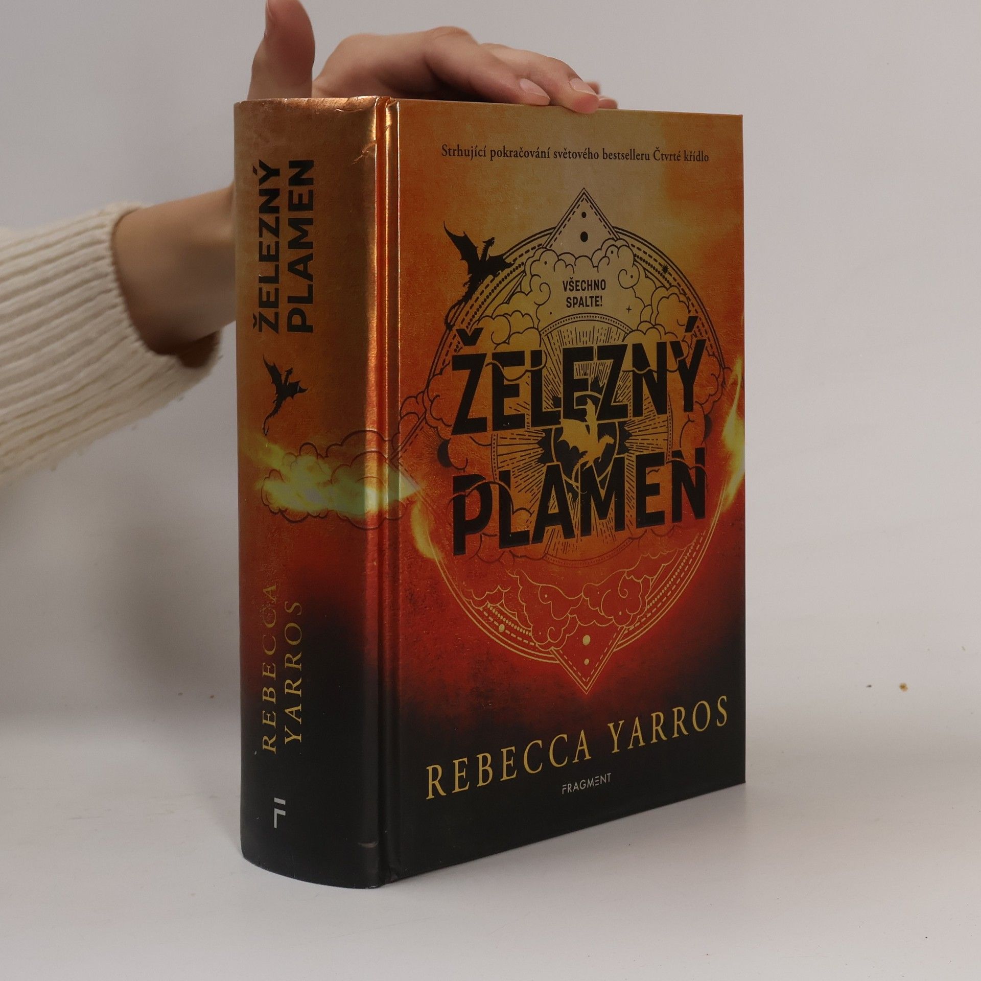 Rebecca Yarros Železný plamen