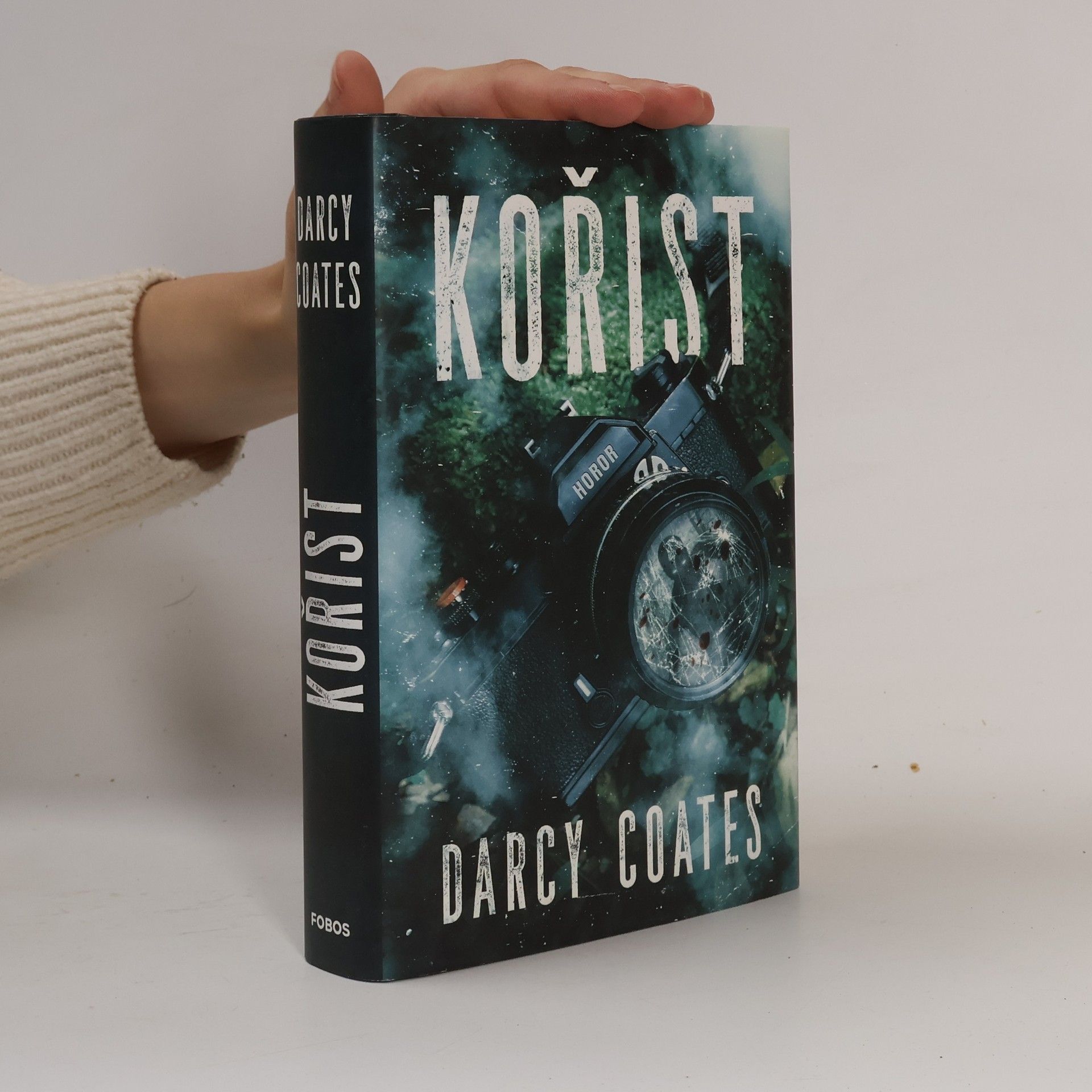 Darcy Coates Kořist