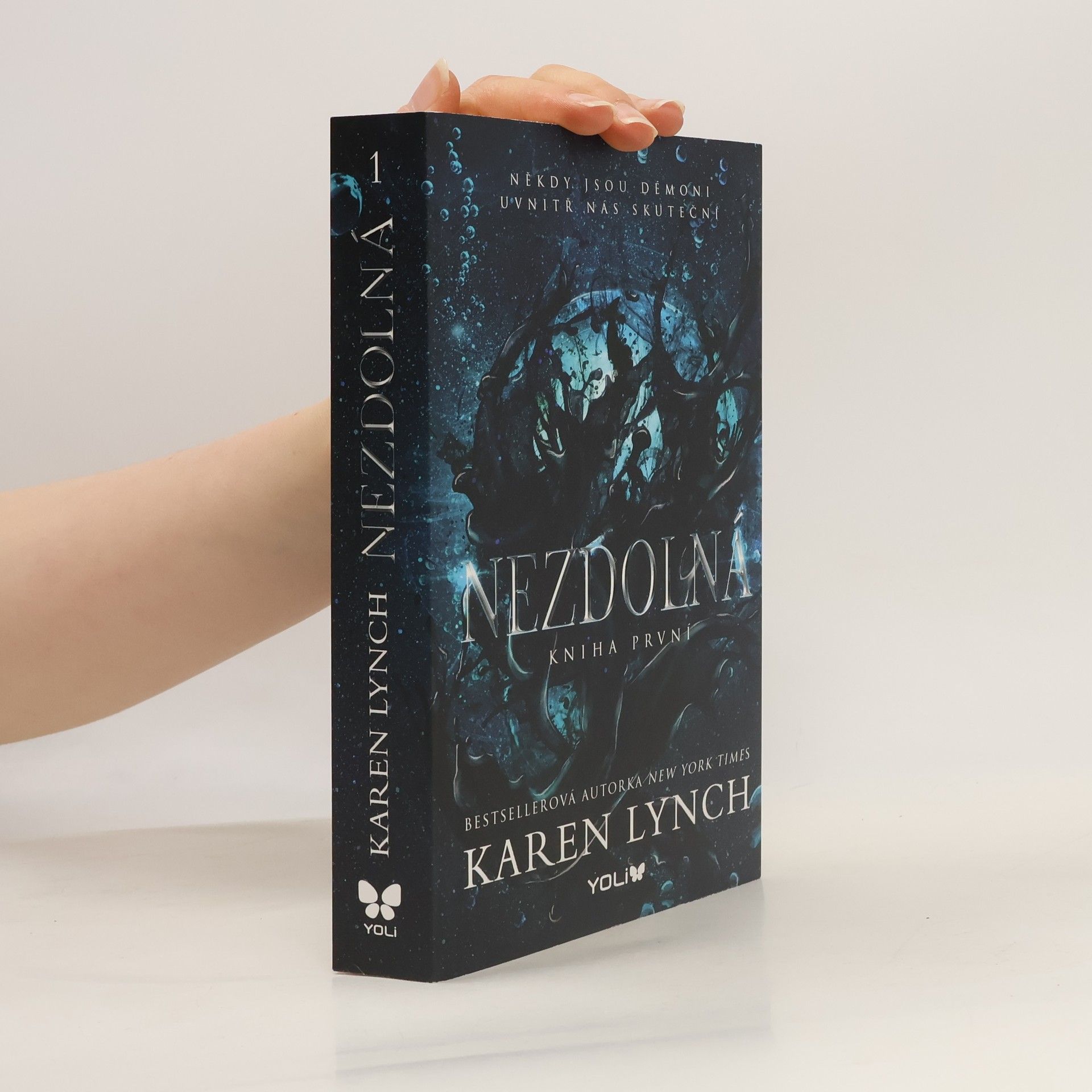Karen Karen A. Lynch Nezdolná. Kniha první